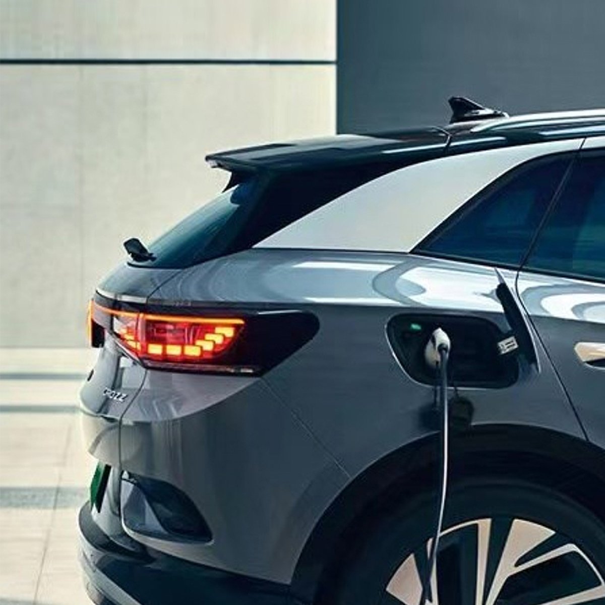 VW ID4 CROZZ PURE+ Electric SUV Cars Range 600KM New Energy Electric Vehicles with Hybrid Fuel & Lithium Battery in Stock