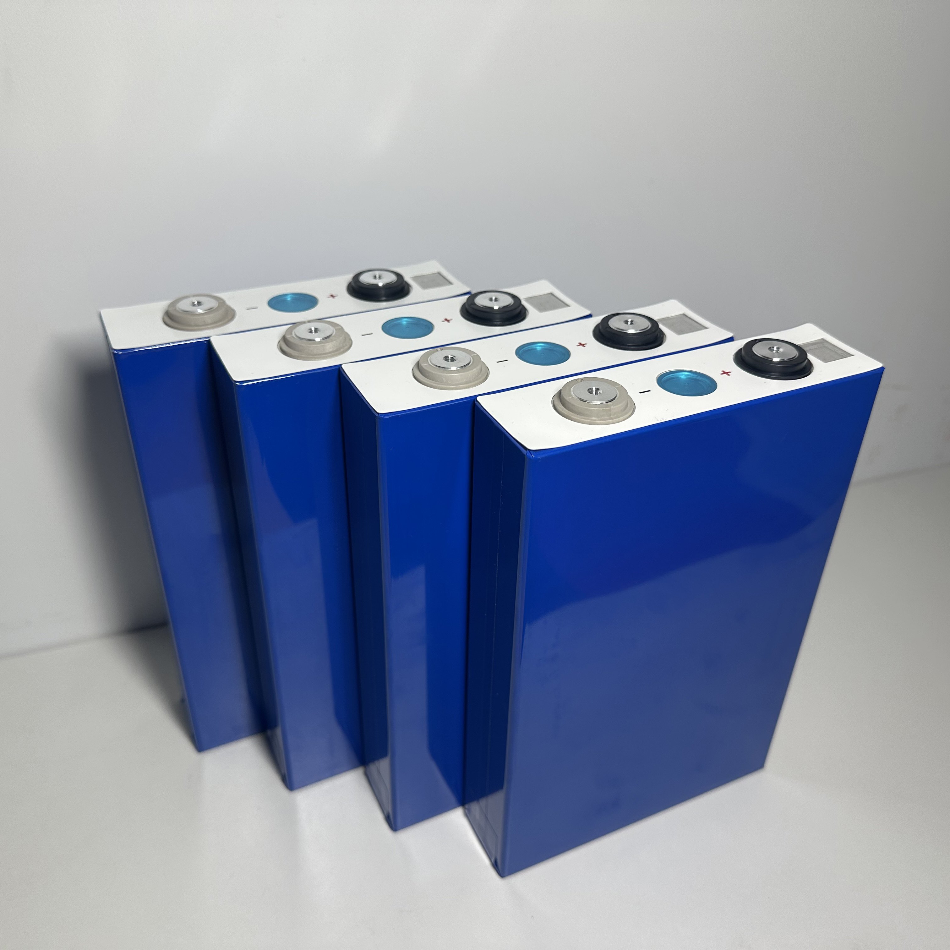 12V 24V 105Ah 210Ah ...Rechargeable Lithium Iron Batteries LiFePO4 Lithium Battery Pack for Auto Batteries