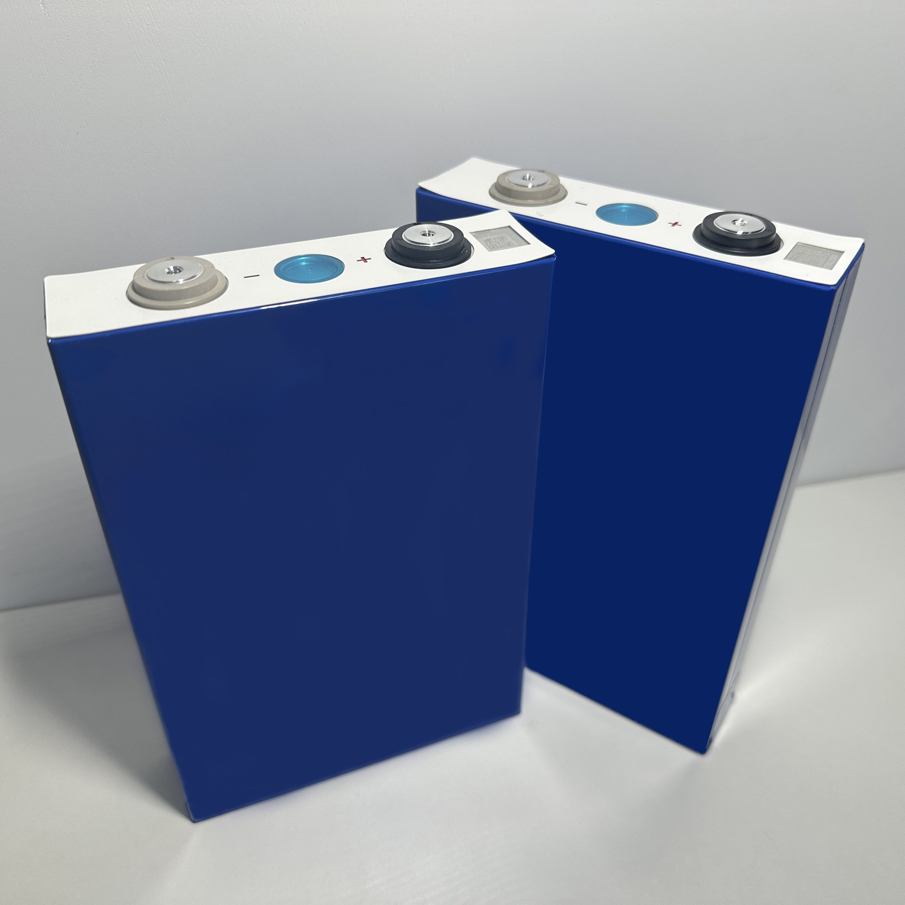 12V 24V 105Ah 210Ah ...Rechargeable Lithium Iron Batteries LiFePO4 Lithium Battery Pack for Auto Batteries