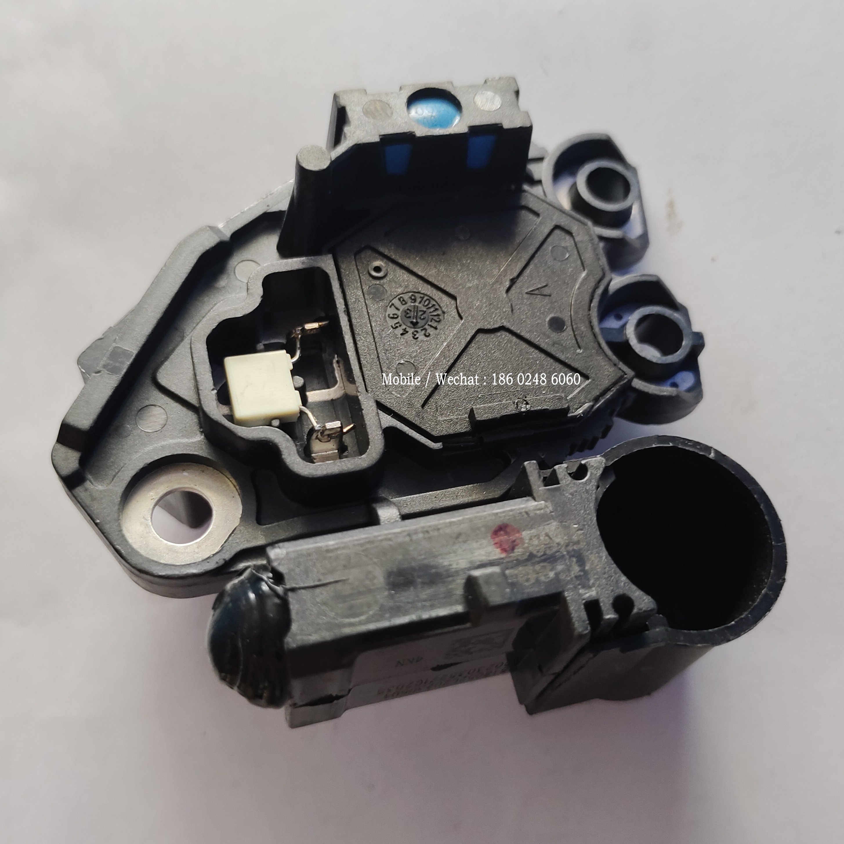 For Mercedes-Benz 12V Original Car Alternator Spare Parts Voltage Regulator 4618052 595243 M573 for Valeo