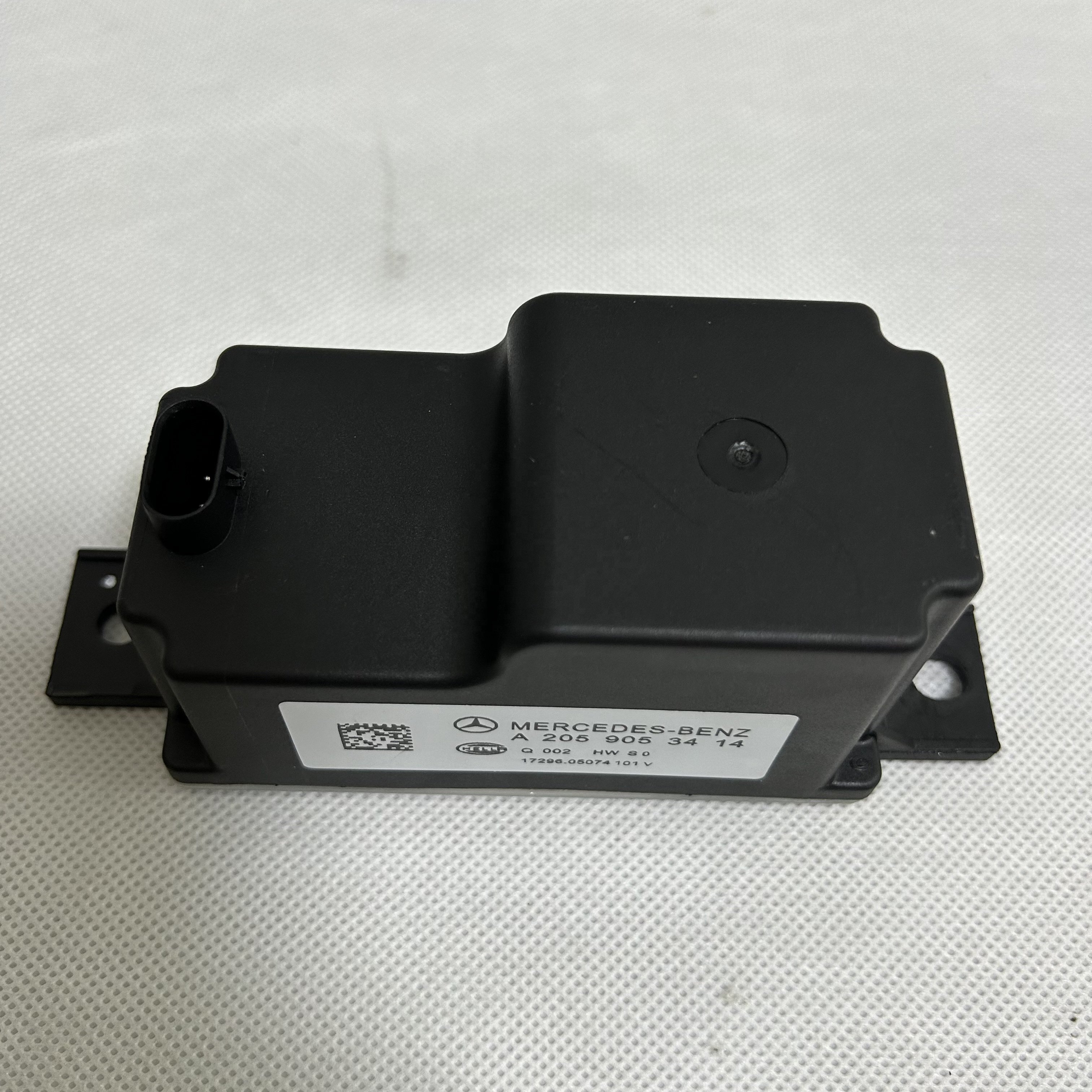 Suitable for Mercedes-Benz C180, C200 E300, GLC260, E200 C260L Auxiliary Battery Spare Small Battery