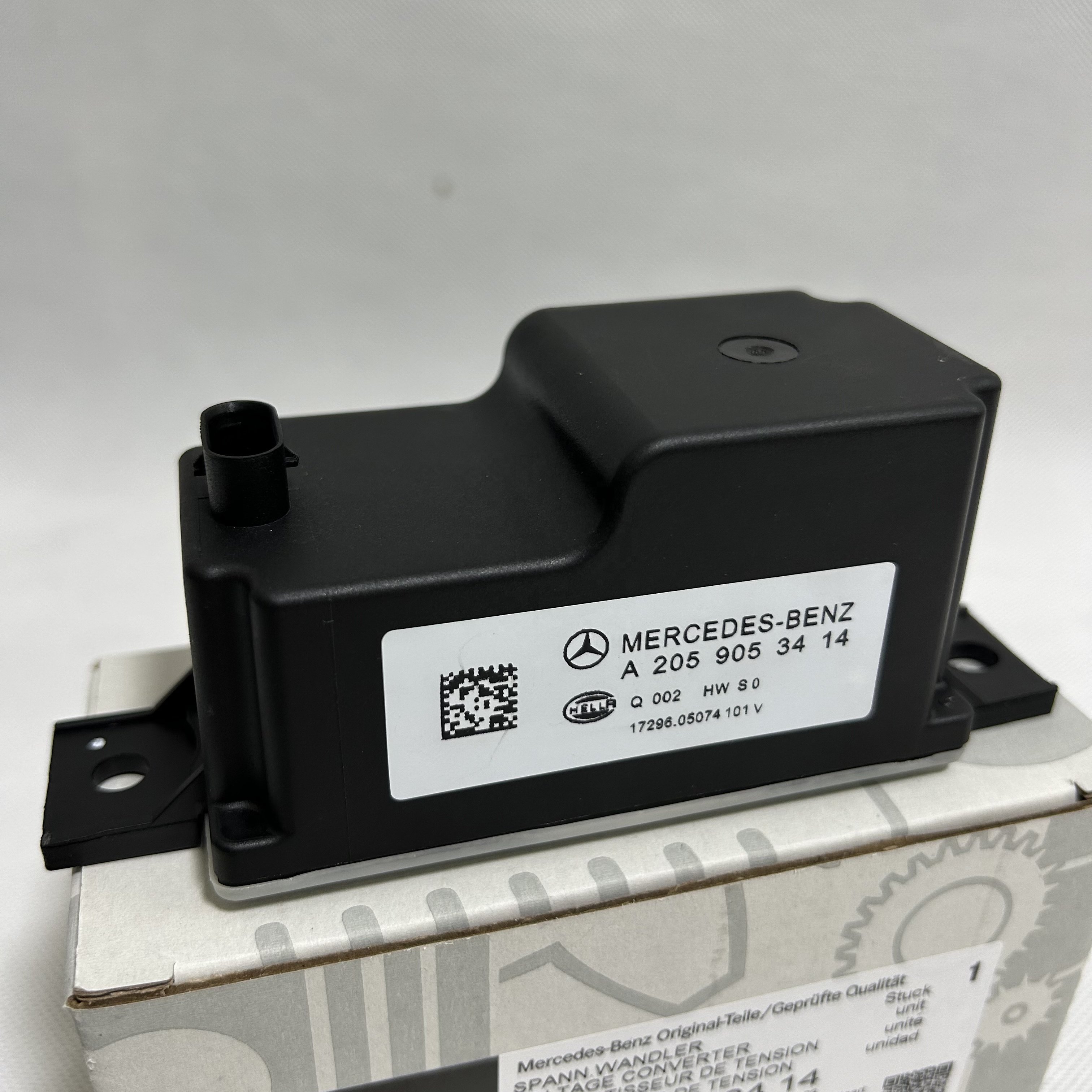 Suitable for Mercedes-Benz C180, C200 E300, GLC260, E200 C260L Auxiliary Battery Spare Small Battery
