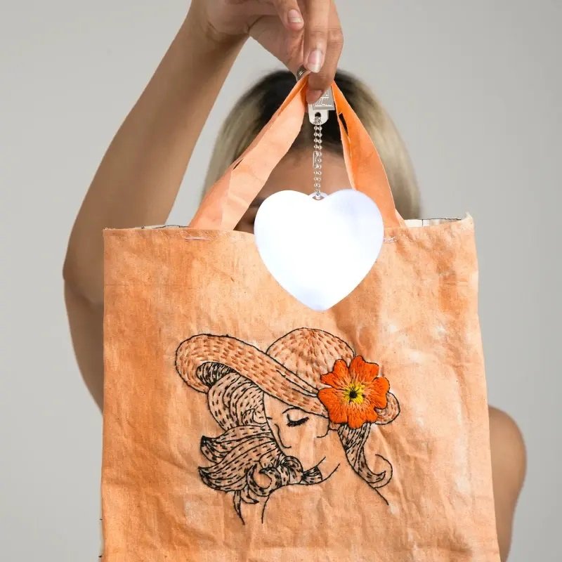 Automatic LED Handbag Lamp with Heart Design Auto Activated Night Light for Home Decor Lady Friends Thanksgiving Gifts