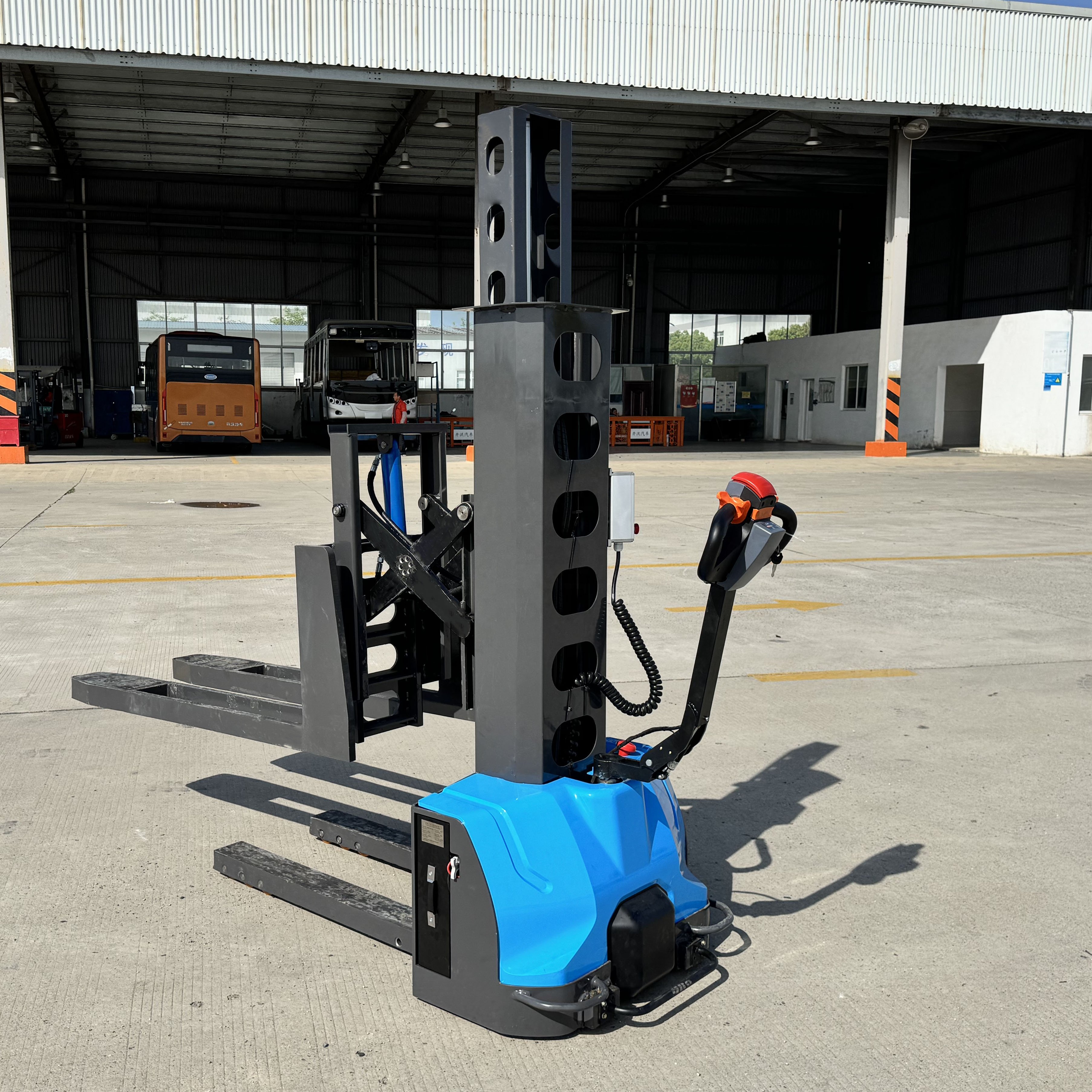 JX1.5T 2T Self-Loading Portable Stacker Auto Lift Forklift Stacker with Lithium Battery for Hotels and Industries