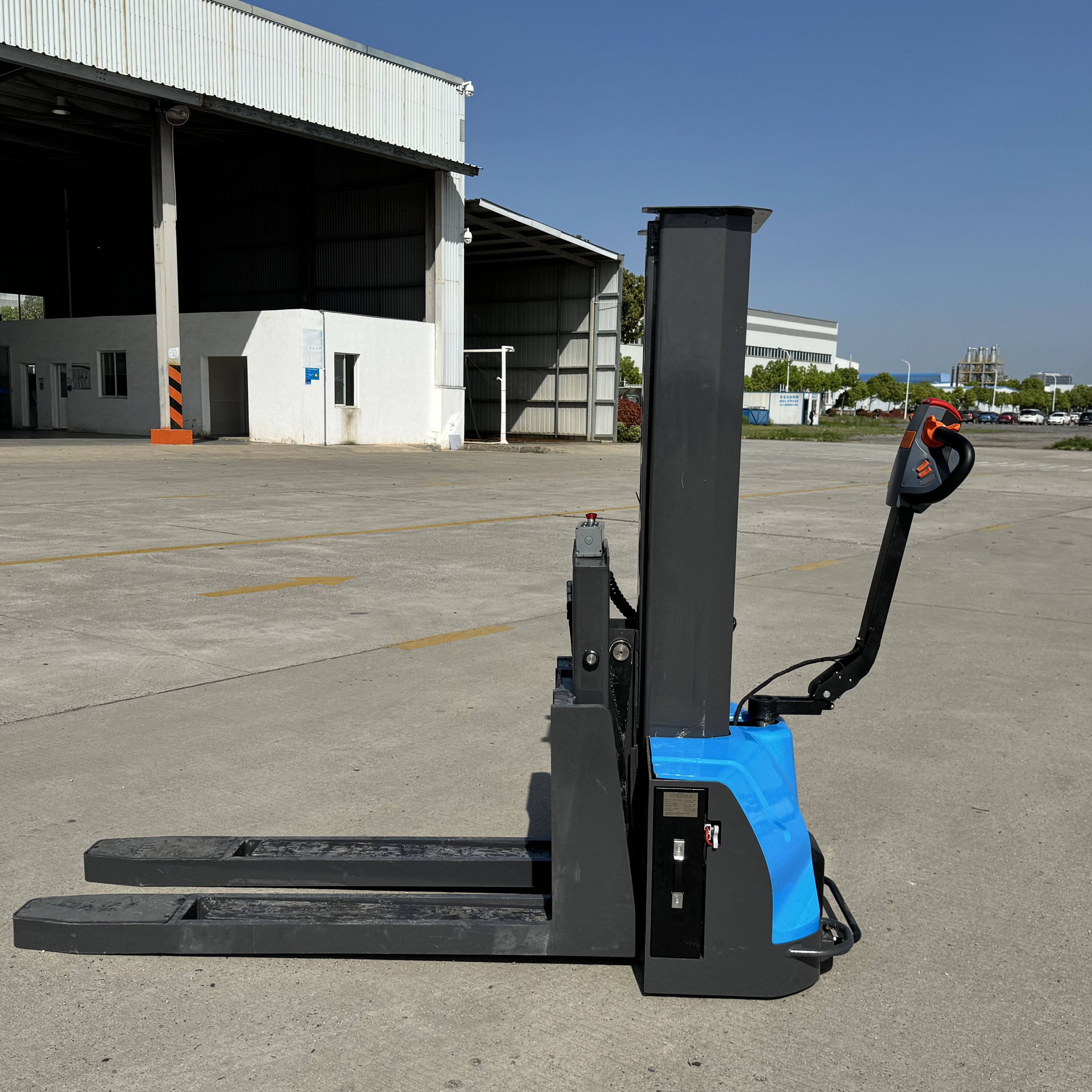 JX1.5T 2T Self-Loading Portable Stacker Auto Lift Forklift Stacker with Lithium Battery for Hotels and Industries