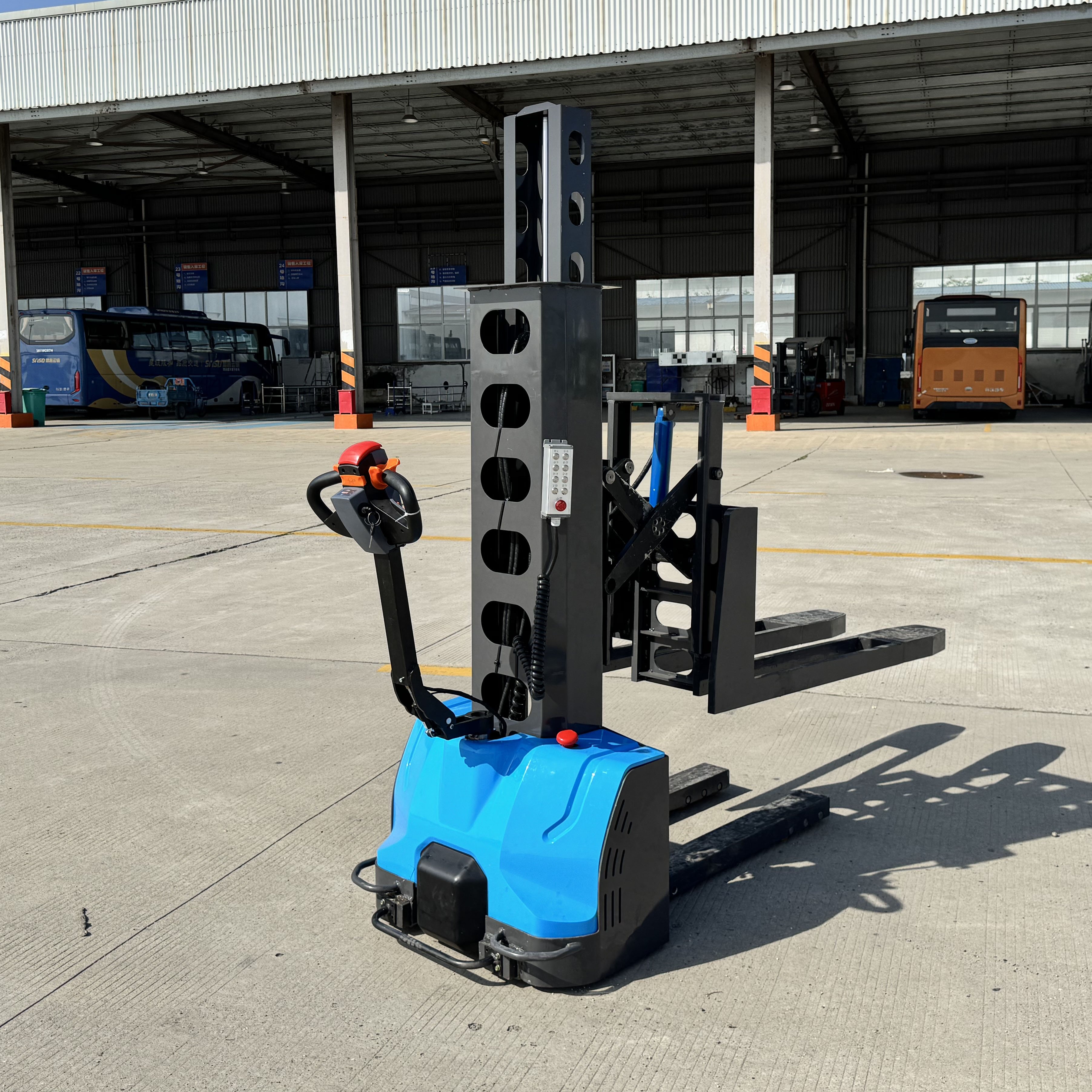 JX1.5T 2T Self-Loading Portable Stacker Auto Lift Forklift Stacker with Lithium Battery for Hotels and Industries