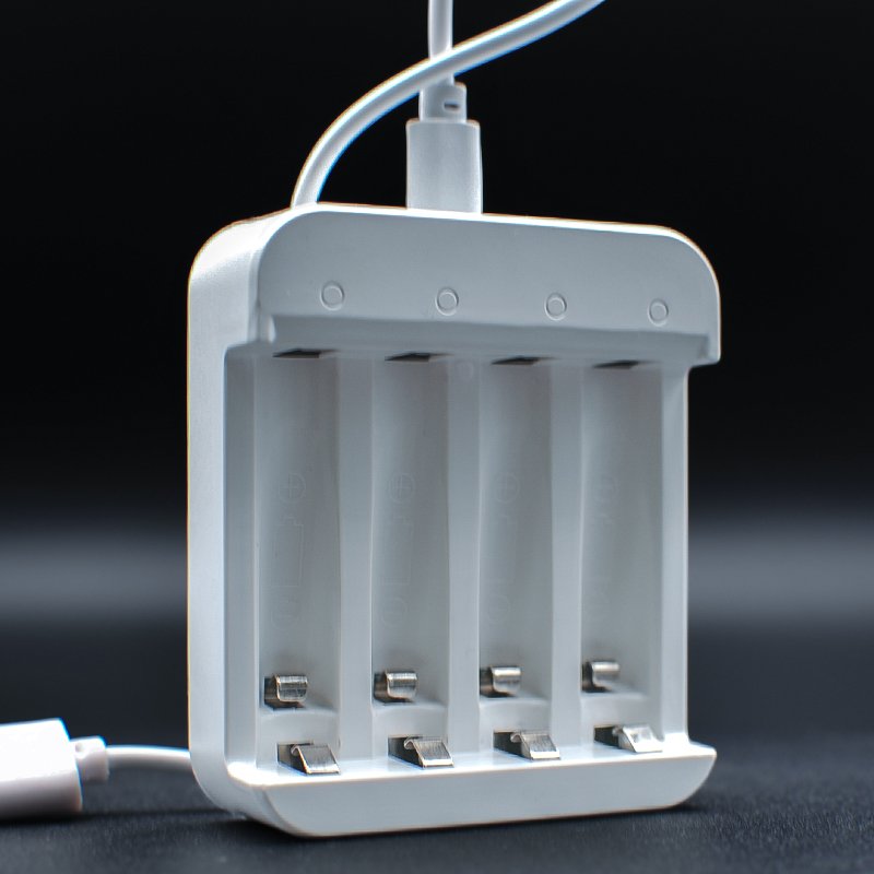 High Quality USB Type-C Battery Rechargeable AA and AAA Battery Charger Universal 4 Slot 1.5v Smart Rechargeable Battery Charger