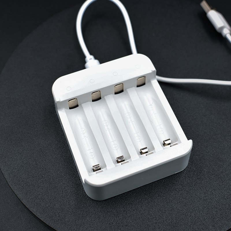 High Quality USB Type-C Battery Rechargeable AA and AAA Battery Charger Universal 4 Slot 1.5v Smart Rechargeable Battery Charger