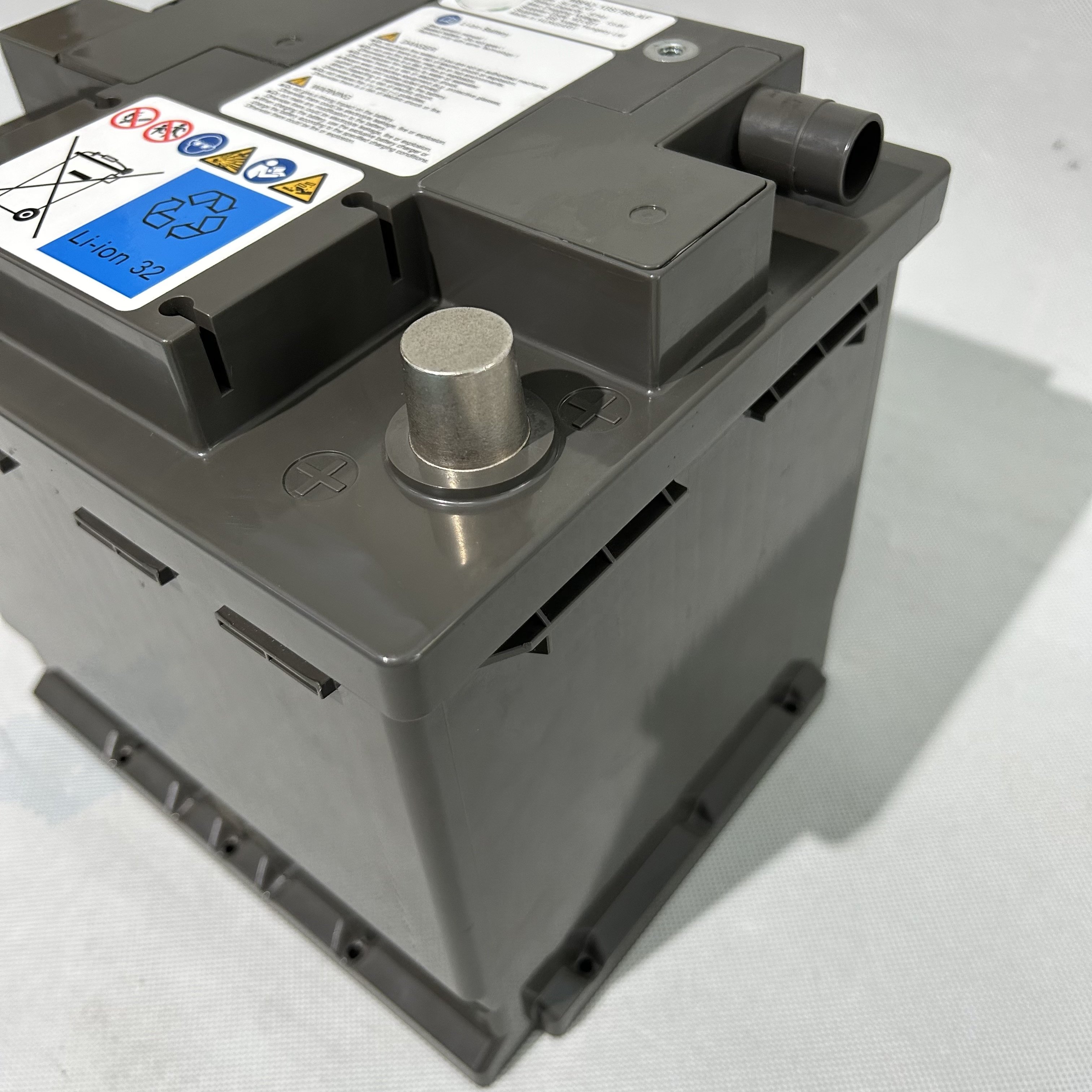 Hot Selling DIN Range Rover, Sport, Executive, Discovery, Defender, 12V 48V, 57Ah Starter Battery Lithium Battery