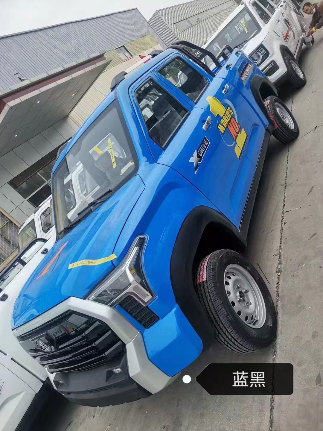 Factory Supply Electro Car Long Range 4 Wheels New Energy Vehicles 2000W High Speed 4 Seats Pure Electric Car 185 Steel Wheel