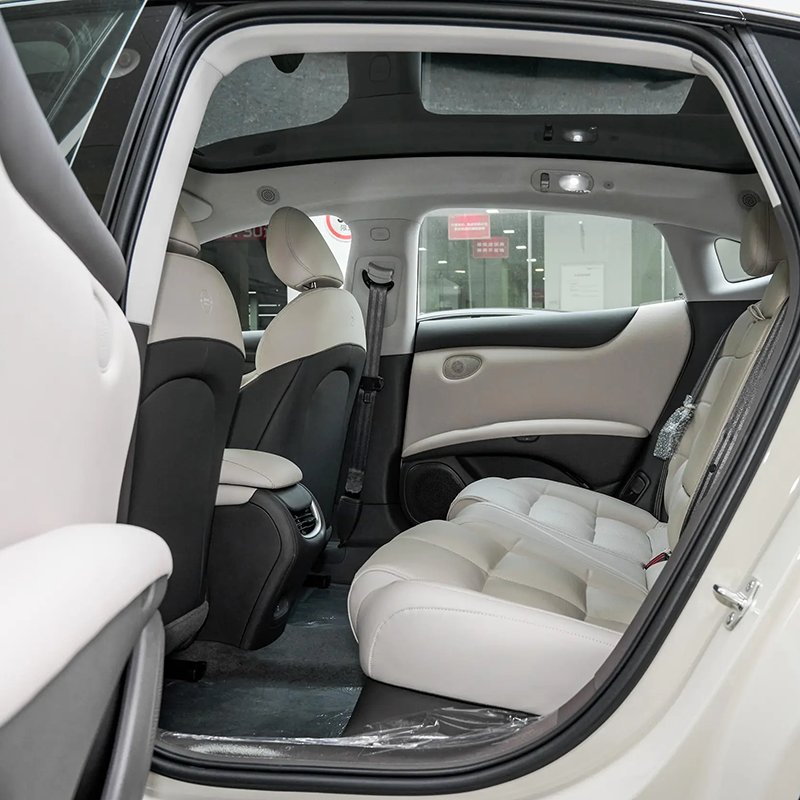 2024 Max Ultra Long Life Zhiji L6 Electric SUV with 4WD Auto Gearbox Hybrid Lithium Battery EV Motor