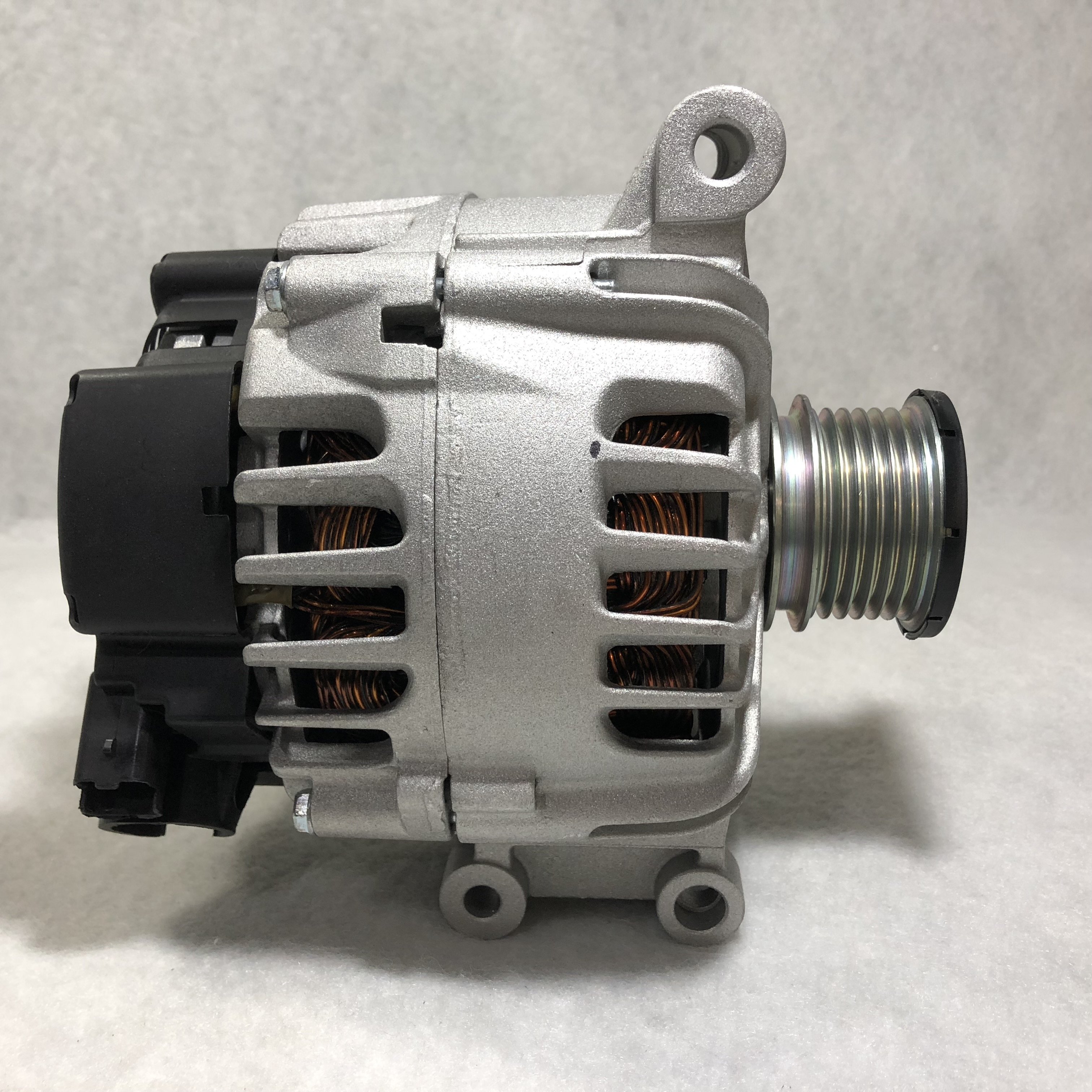 Car Alternator for PEUGEOT 2008 3008 308CC RCZ 1.6 TG12C061 439617 12317576514
