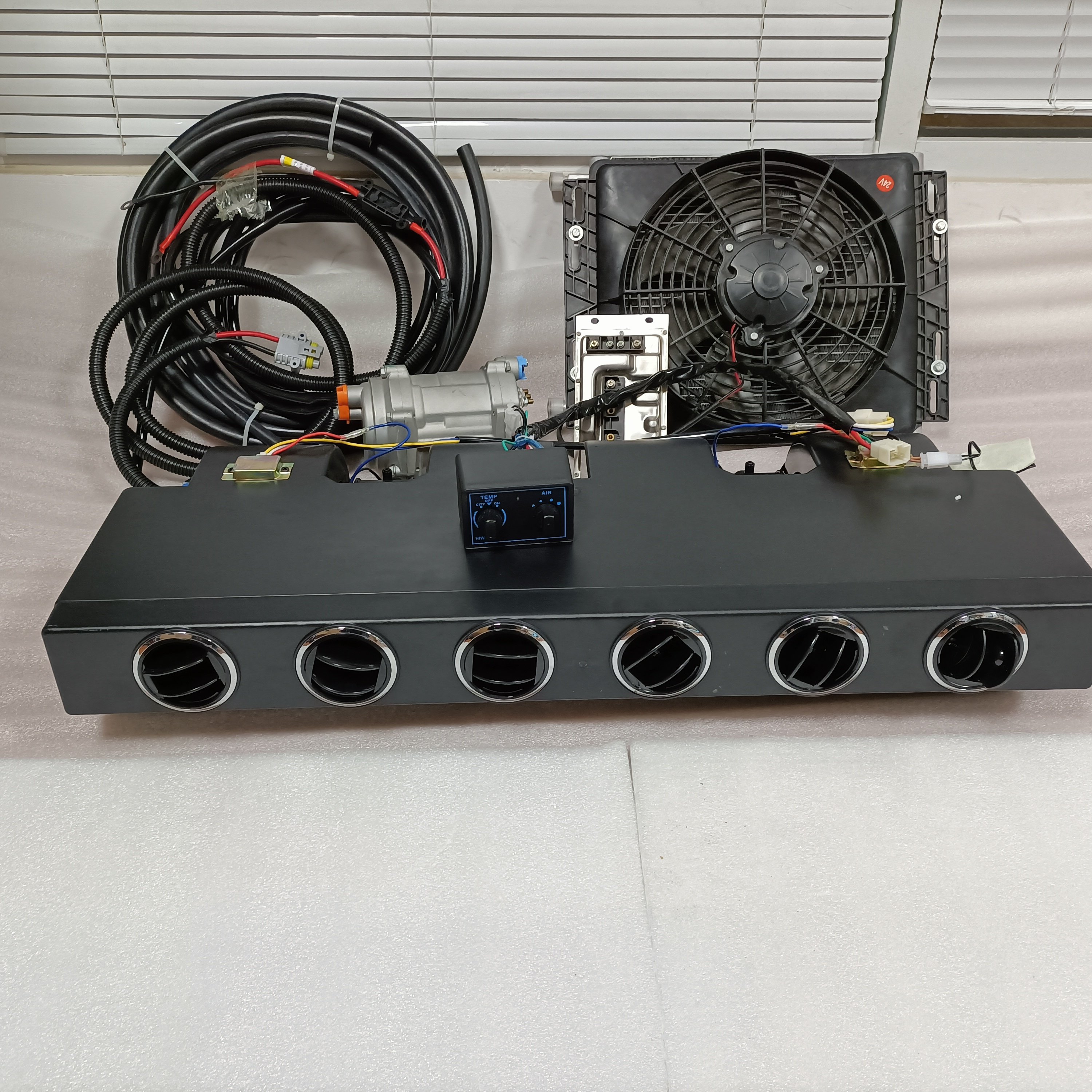 12V Parking Air Conditioner 24V Truck AC Unit Battery Power Electric Truck Air Conditioner