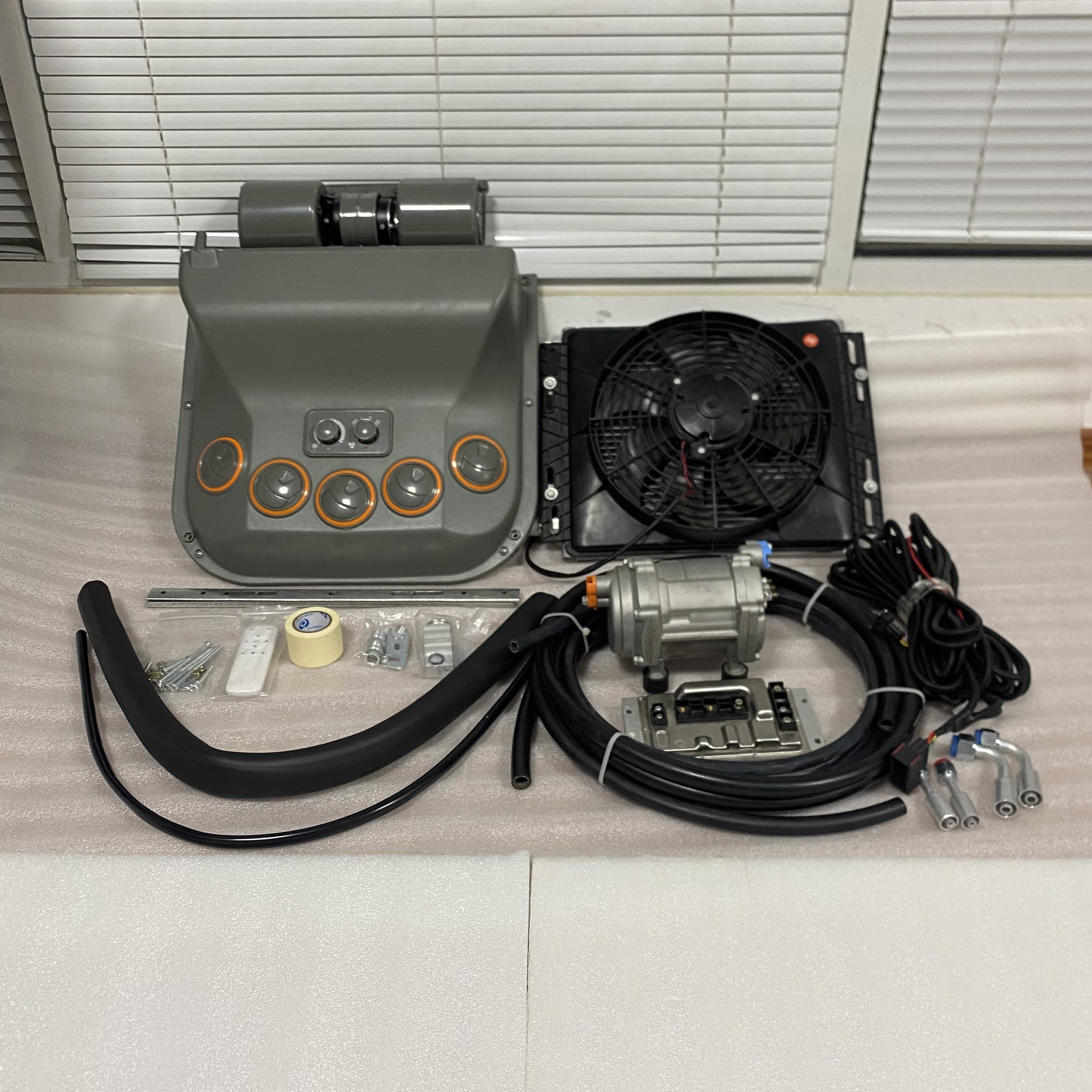 12V Parking Air Conditioner 24V Truck AC Unit Battery Power Electric Truck Air Conditioner