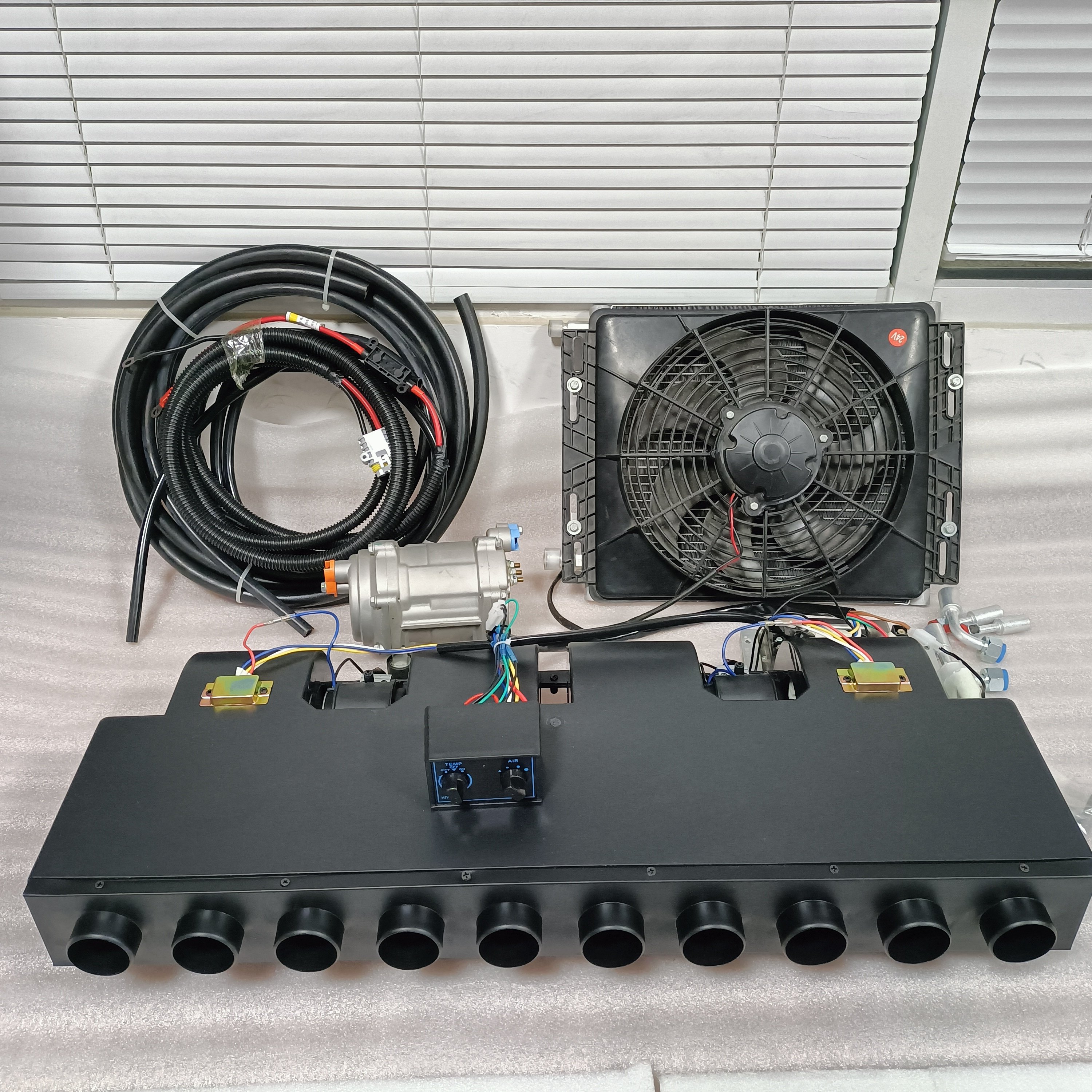12V Parking Air Conditioner 24V Truck AC Unit Battery Power Electric Truck Air Conditioner