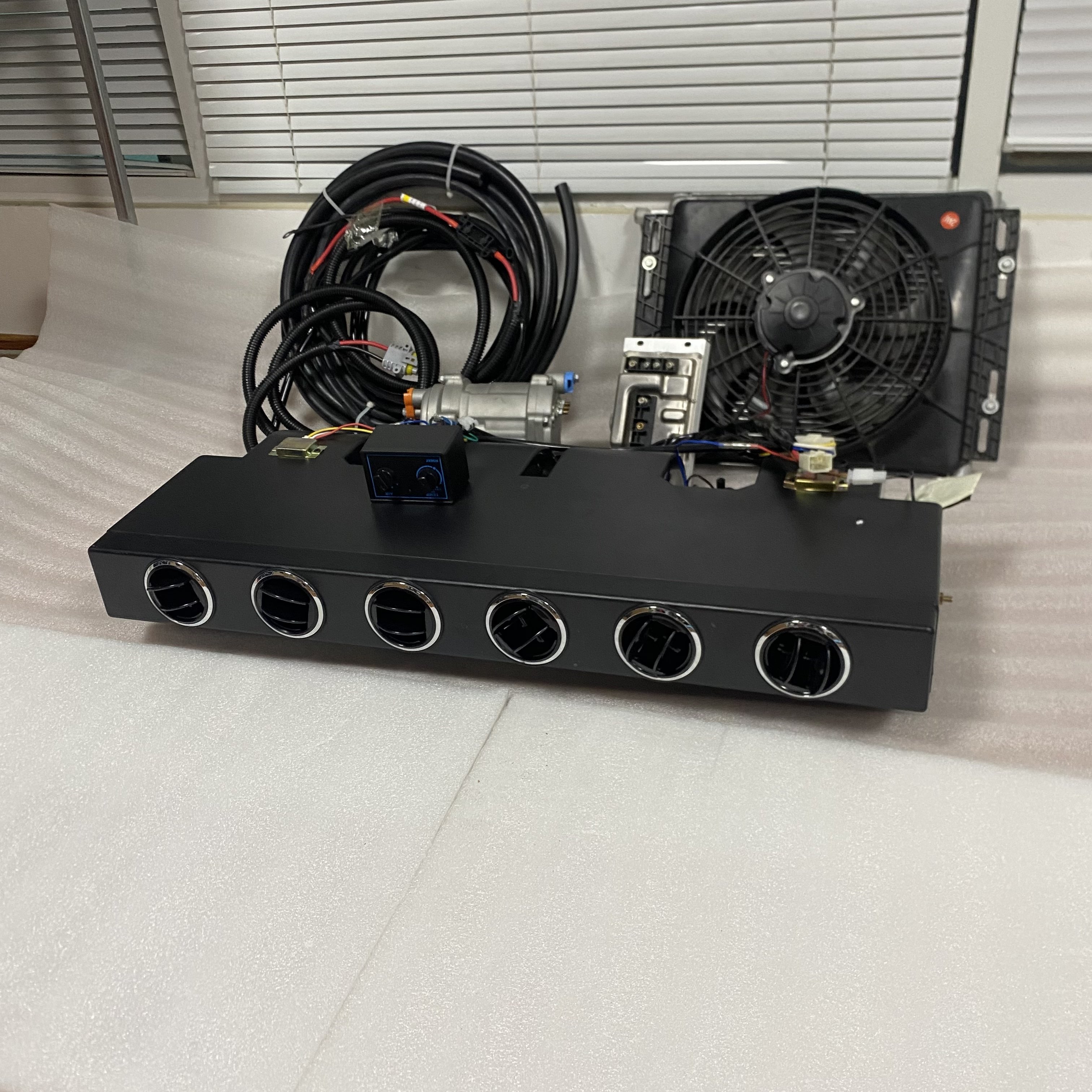 12V Parking Air Conditioner 24V Truck AC Unit Battery Power Electric Truck Air Conditioner