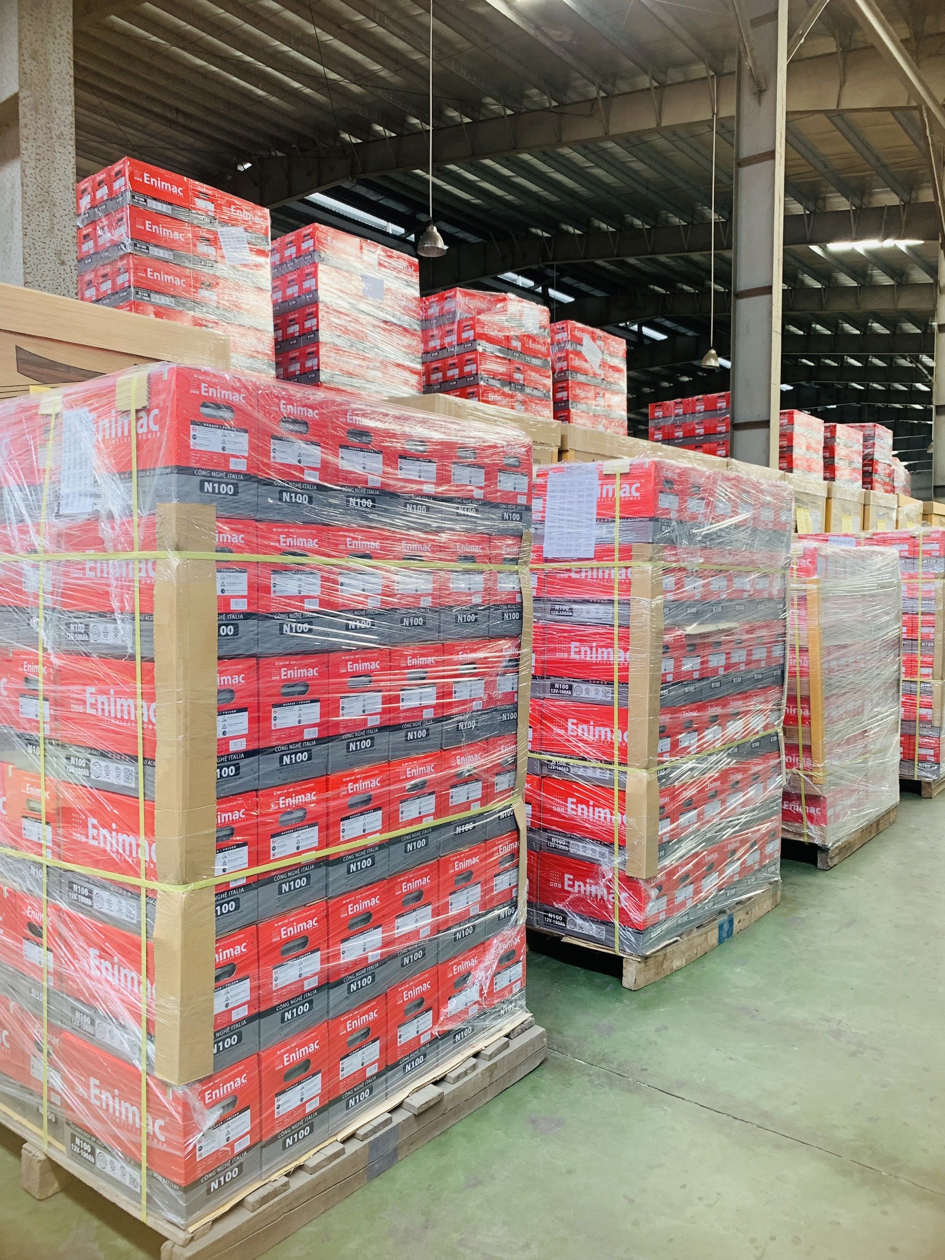 Vietnam's Battery DIN60R/L Battery for Vehicles Acid Lead Battery Cheap Price 12V 60AH Long Life Cycle