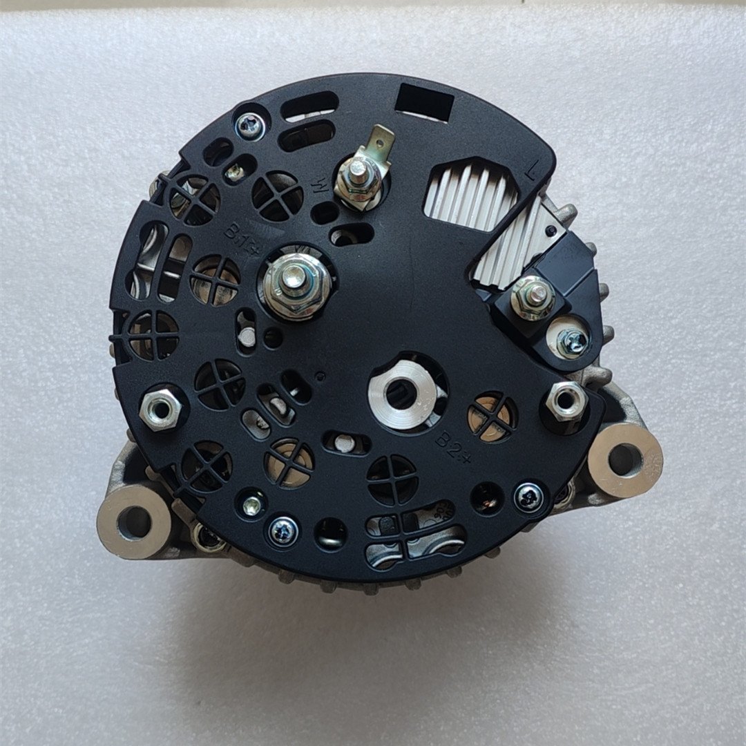 For Deutz TCD2013 Engine Parts 3701010-K53-A11 Alternator 320 Horsepower