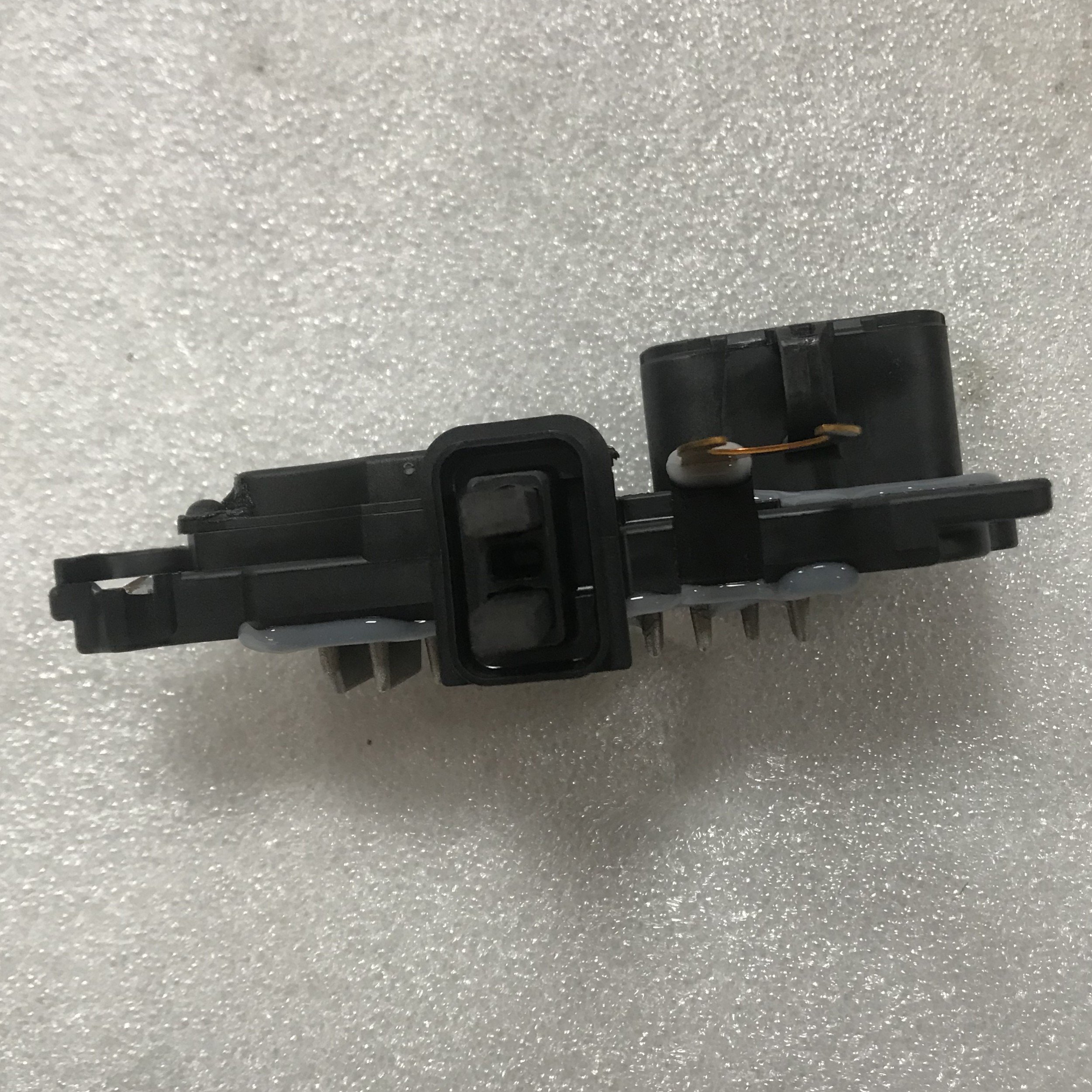 24V ORIGINAL SEG ALTERNATOR PARTS REGULATOR F00MA45254 51256010006 1797688 1900935 21510068 for MAN E2000 EM FOCL