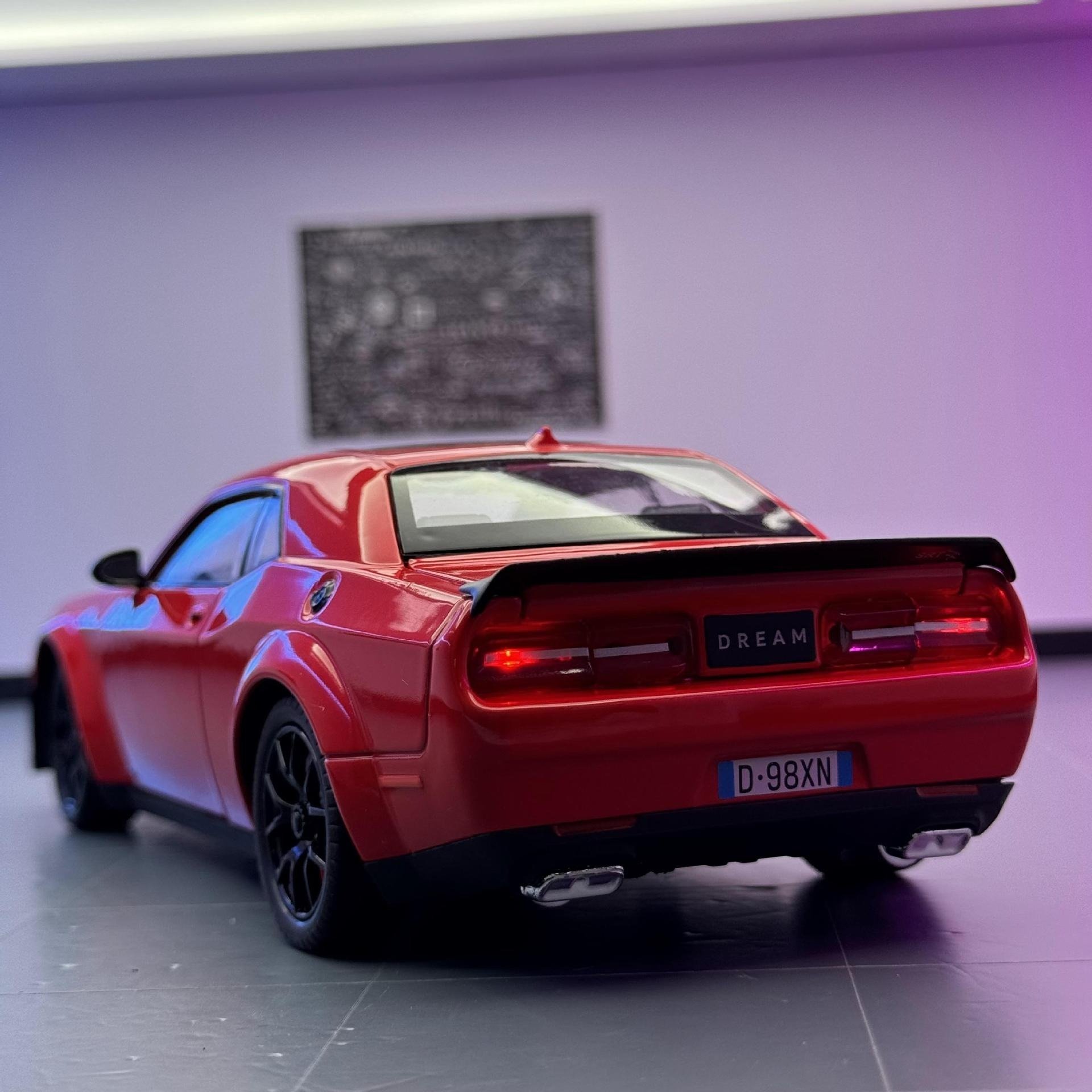 Diecast Alloy Model Car 1:24 Challenger Charger SRT Alloy Car Model with Sound and Light Pullback Decorate Metal Model