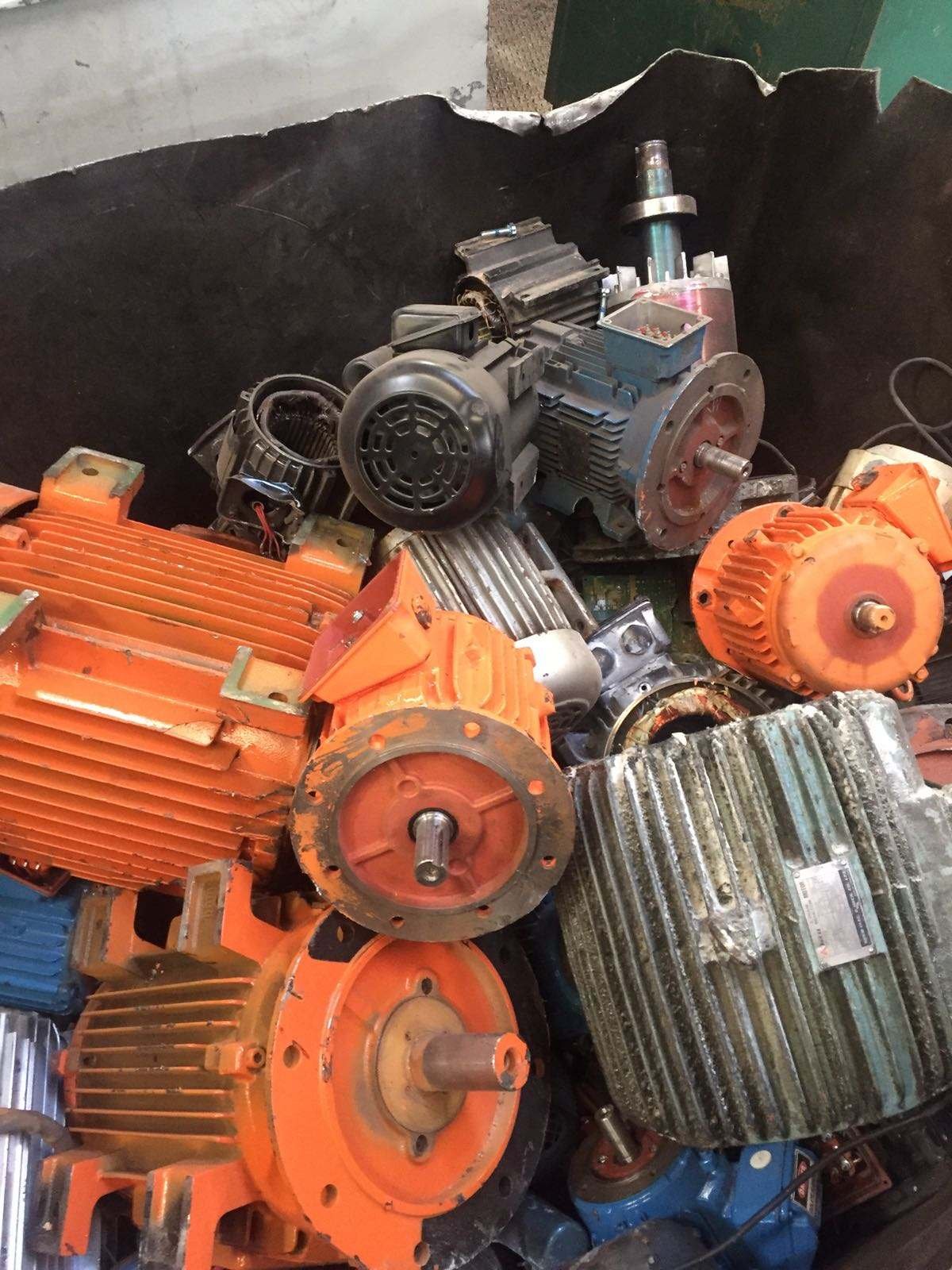 Supplying 20 to 22 MT of Mixed Alternators, Starters, and Auto AC Compressor Scrap Fridge Compressors Fast Shipping Port to Port