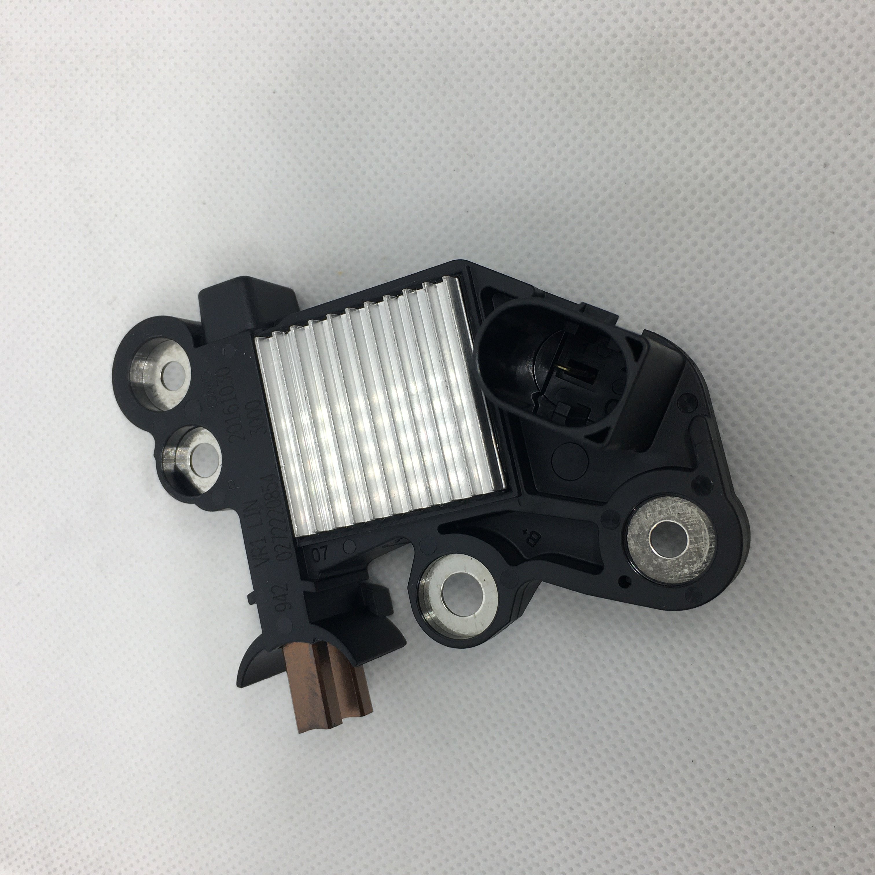 For BEETLE ORIGINAL REGULATOR CAR ALTERNATOR PARTS VOLTAGE 0272220804 0272220824 0272220854 0272220894 for BOSCH