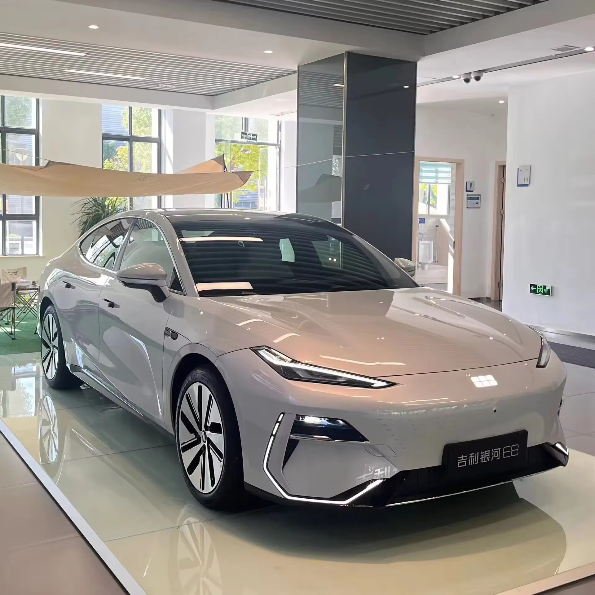 Geely Galaxy E8 5-Door 5-Seater Electric Auto 100% New Energy Vehicle with 190km & 210km Range Left Steering for Adults EV Car