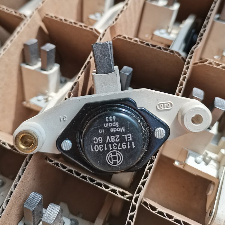 For Bosch 28V Voltage Regulator 1197311301 0001541705 5001831960 Trucks Alternator Parts for Mercedes Benz Actros A0001541705