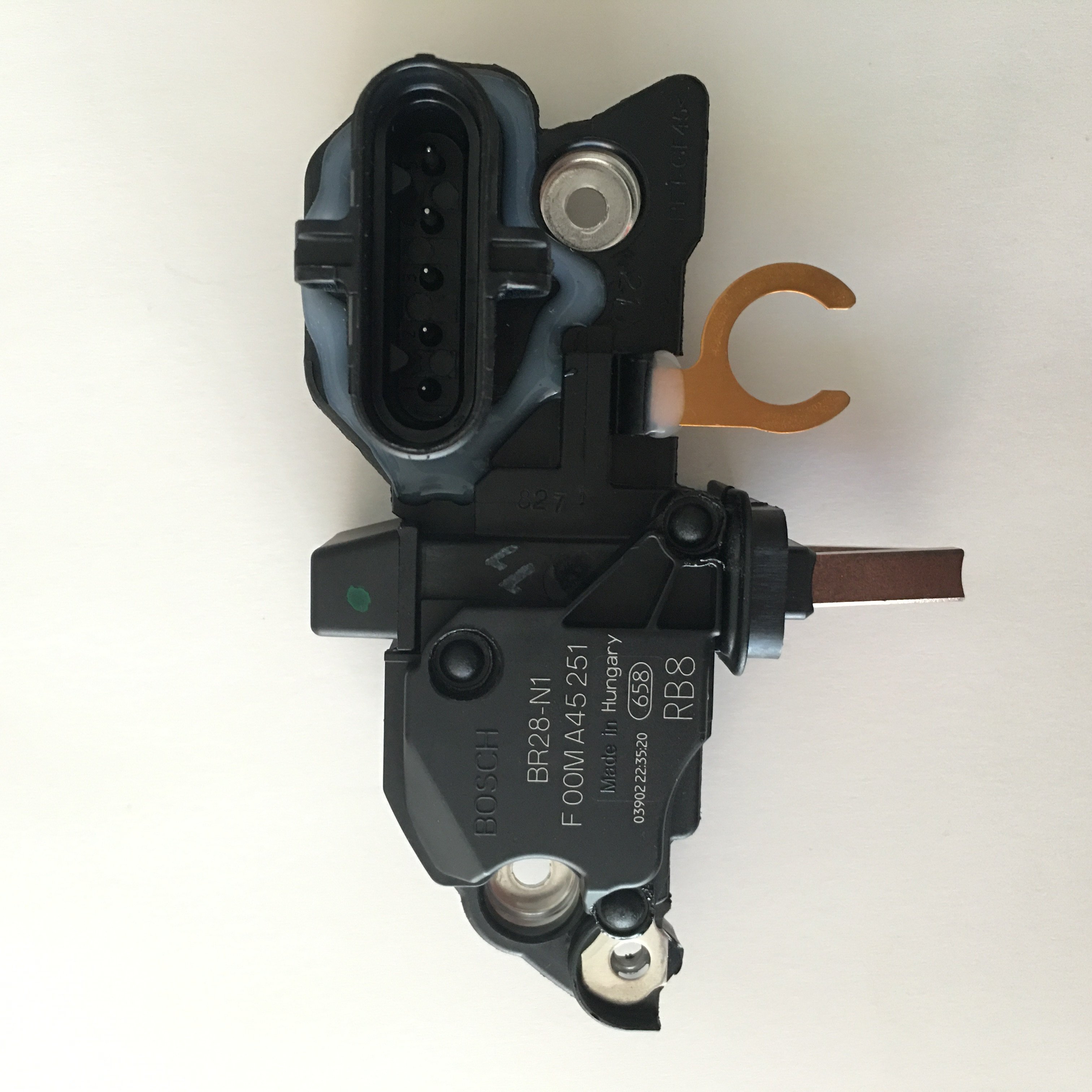 FOR IVECO EURO CARGO IV 150E.28 F4AFE611C ORIGINAL REGULATOR TRUCKS CARGO ALTERNATOR PARTS VOLTAGE F00MA45251 2123080 42577868