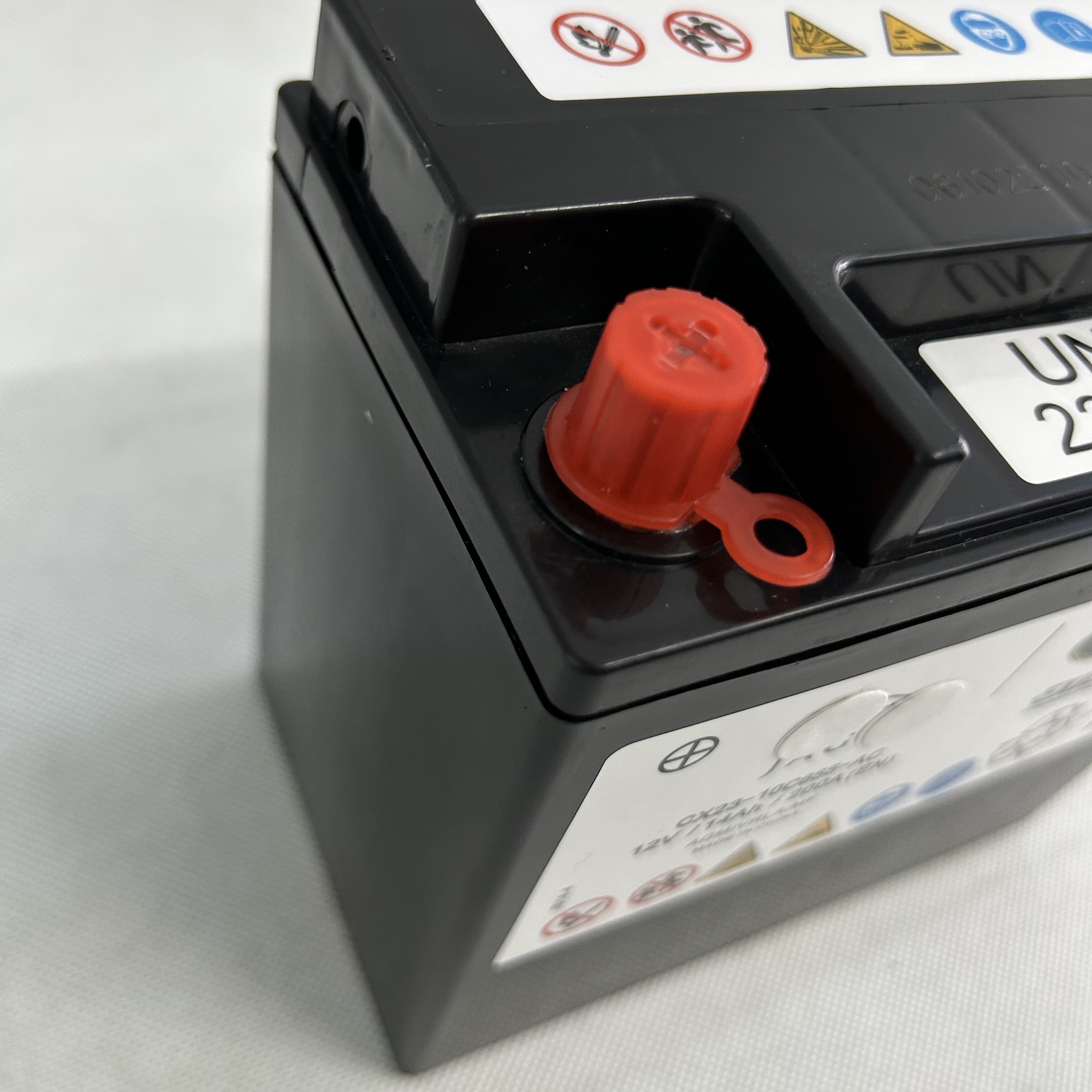 Hot Selling DIN14-SMF 12v 14ah Maintenance Free Car Auxiliary Battery 14ah AGM Car Battery for Land Rover Car Model: LR047630
