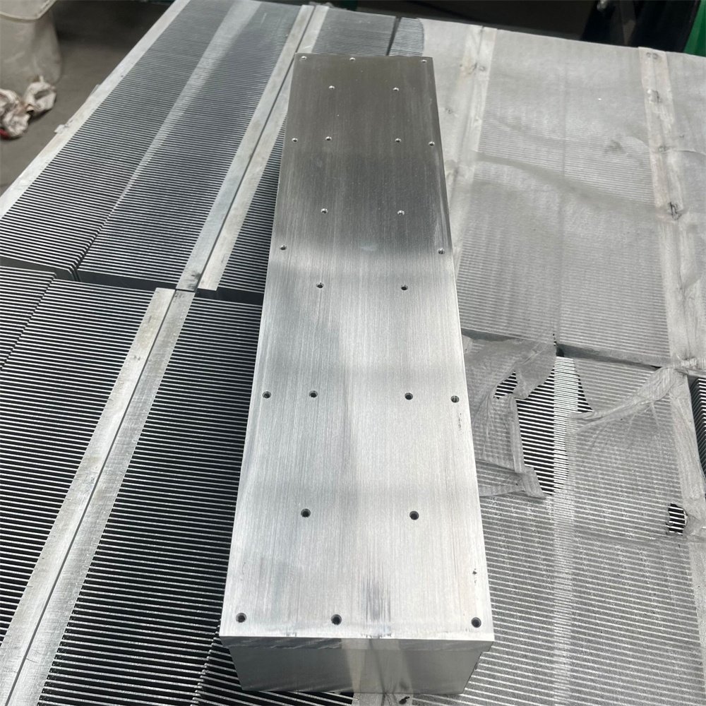 High Power New Energy Aluminum Profiles Insert Fin Heatsink With Riveted Design