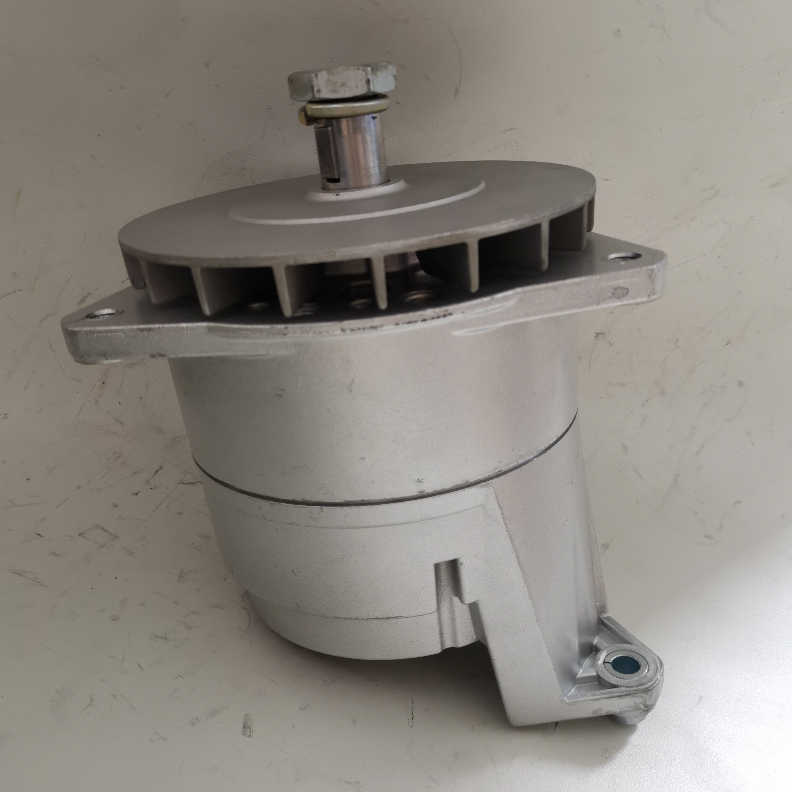 Alternator 0120689530/0120689587/1986A00007/19025355/0131547302/A0131547302 24V 140A Factory Verified Supplier Hotselling