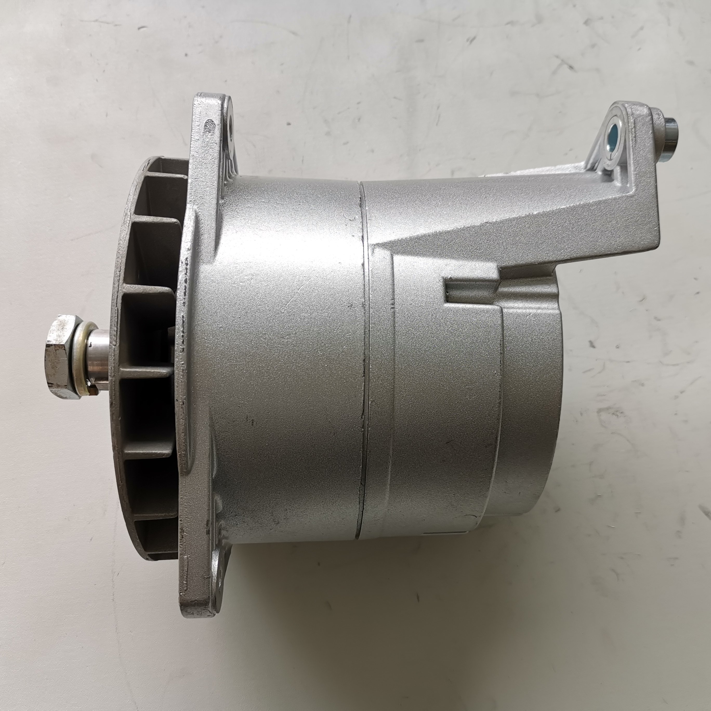 Alternator 0120689530/0120689587/1986A00007/19025355/0131547302/A0131547302 24V 140A Factory Verified Supplier Hotselling