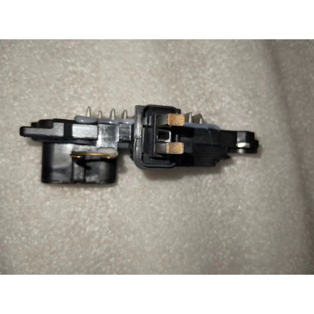 F00M144119 for Bosch Alternator Regulator for DAF /MITSUBISHI/HEULIEZ/IRISBUS/Iveco/ Mitsubishi Motors / TEMSA/Volvo for Car