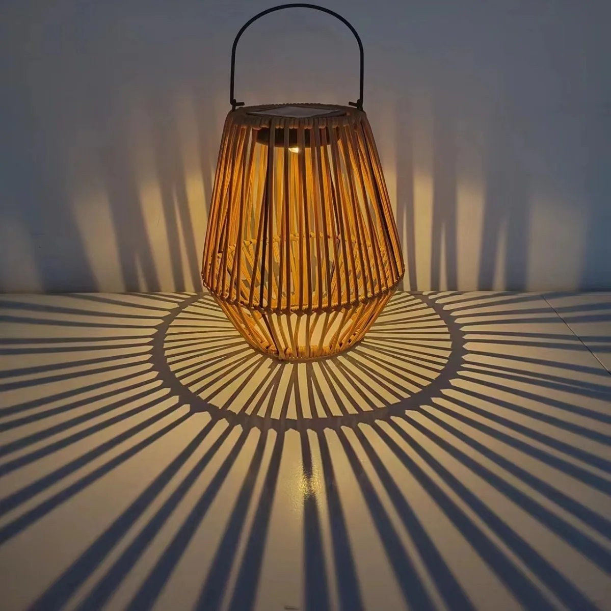 Outdoor Solar Rattan Lantern Courtyard Balcony Garden Decoration Candle Lights Creative Atmosphere Chandelier Garden Solar Lamp