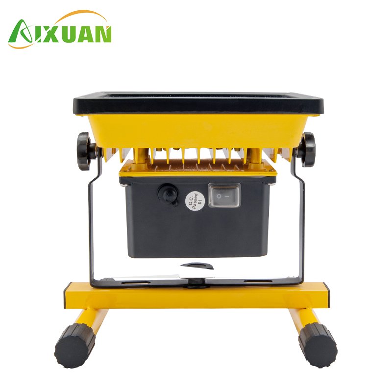 Aixuan Portable Outdoor Waterproof Garden IP65 66 10w 20w 30w 40w Rechargeable Camping LED Flood Light Car Charge Light