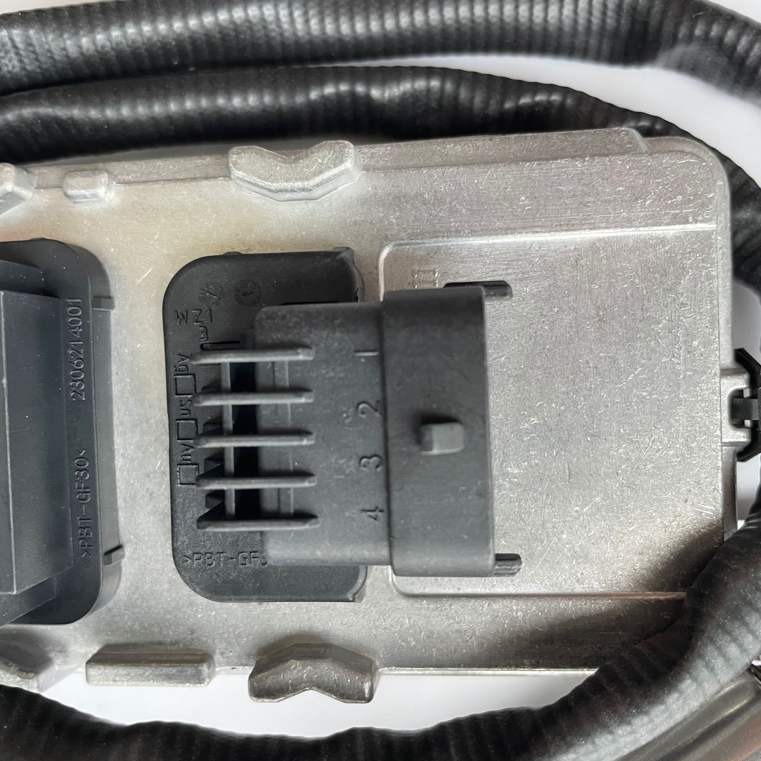 Bus Accessory Diesel Nox Sensor for Volvo Truck 5WK97371 22827993 Exhaust Gas Treatment System 5WK96667C 5WK9 6619C 2011648