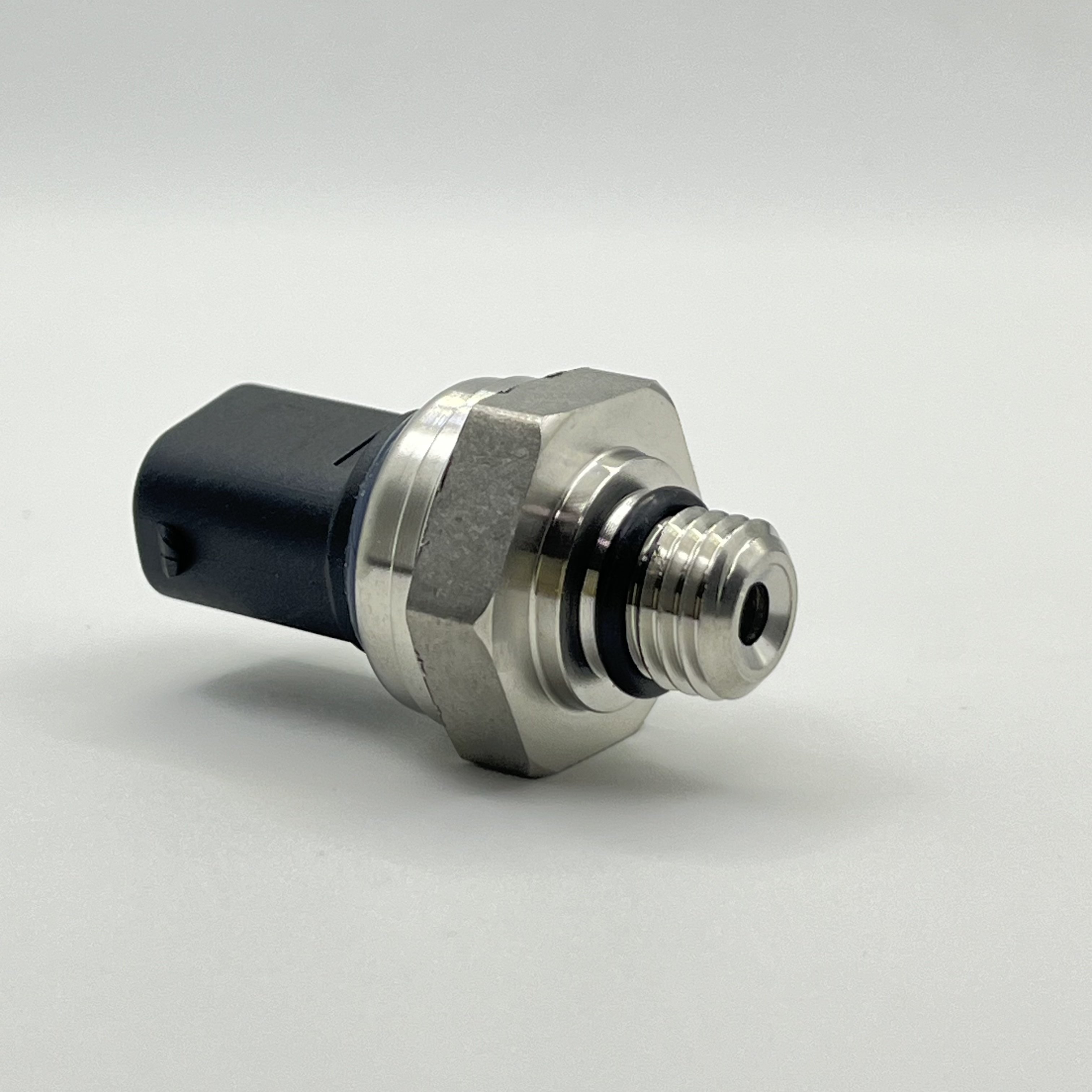 Engine Oil Pressure Sensor A0071534328 51CP2301 0071534328 0091535028 Fuel Pressure Sensor for Mercedes-Benz