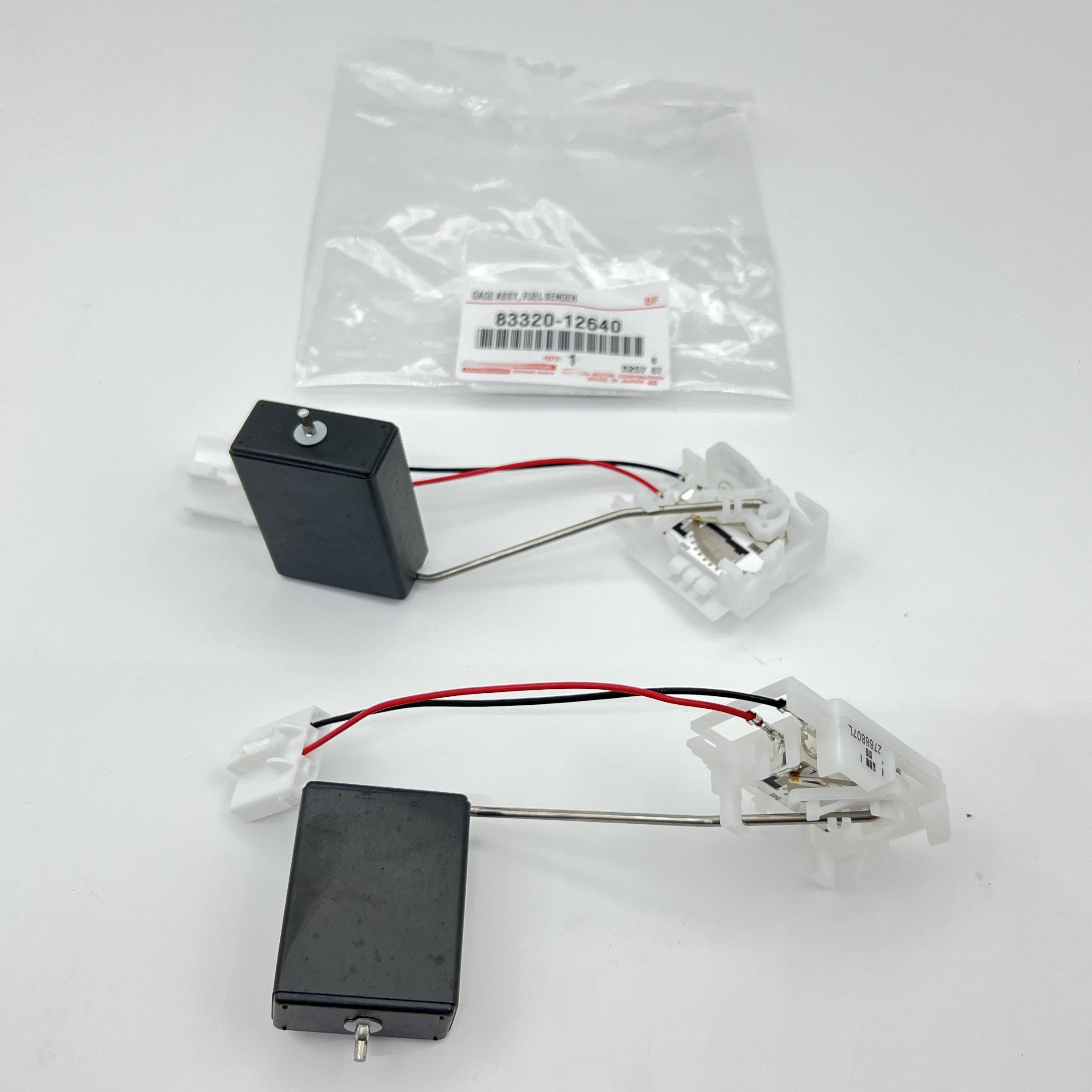 Auto Parts 24V oil level sensor 83320-12640 oil level sensor For Toyota