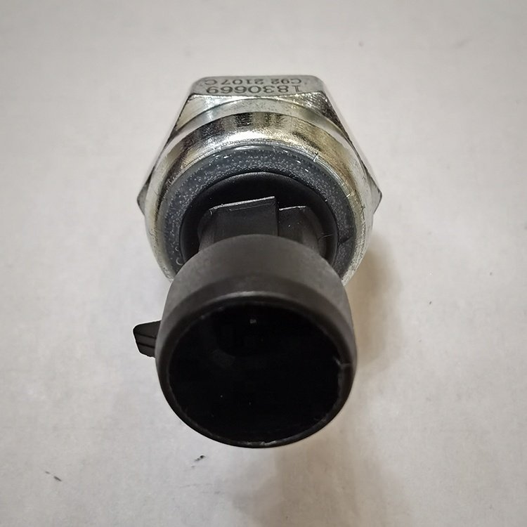Factory Truck Sensors Replacement Engine Truck Part Oil Pressure Sensor Applicable for Navistar 1830669C92