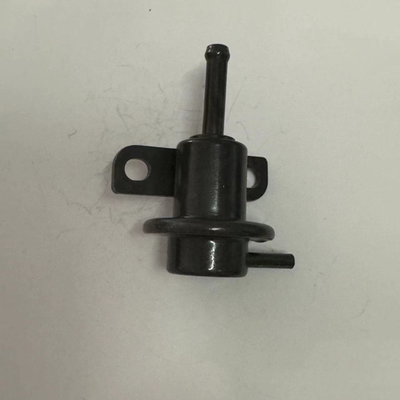 Auto Parts Fuel Pressure Regulator 23280-75020 23280-25020 for Toyota 4Runner RAV4