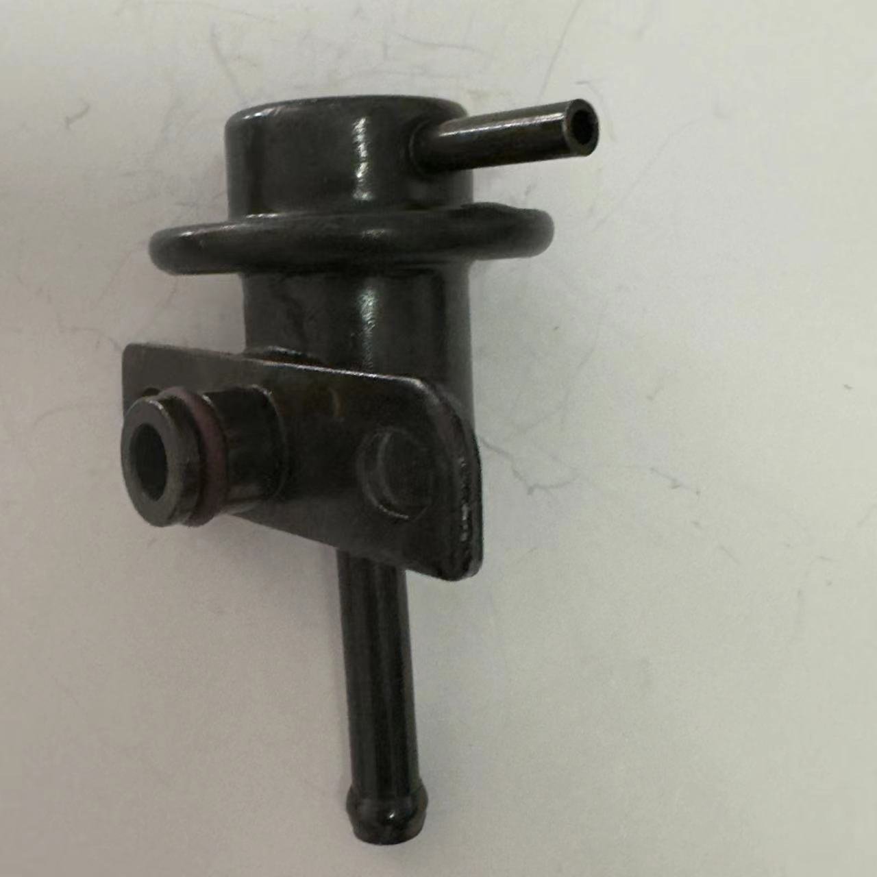 Auto Parts Fuel Pressure Regulator 23280-75020 23280-25020 for Toyota 4Runner RAV4