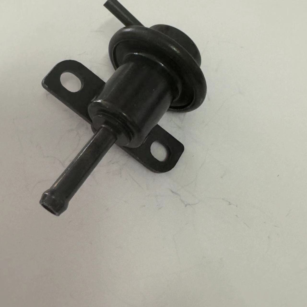 Auto Parts Fuel Pressure Regulator 23280-75020 23280-25020 for Toyota 4Runner RAV4