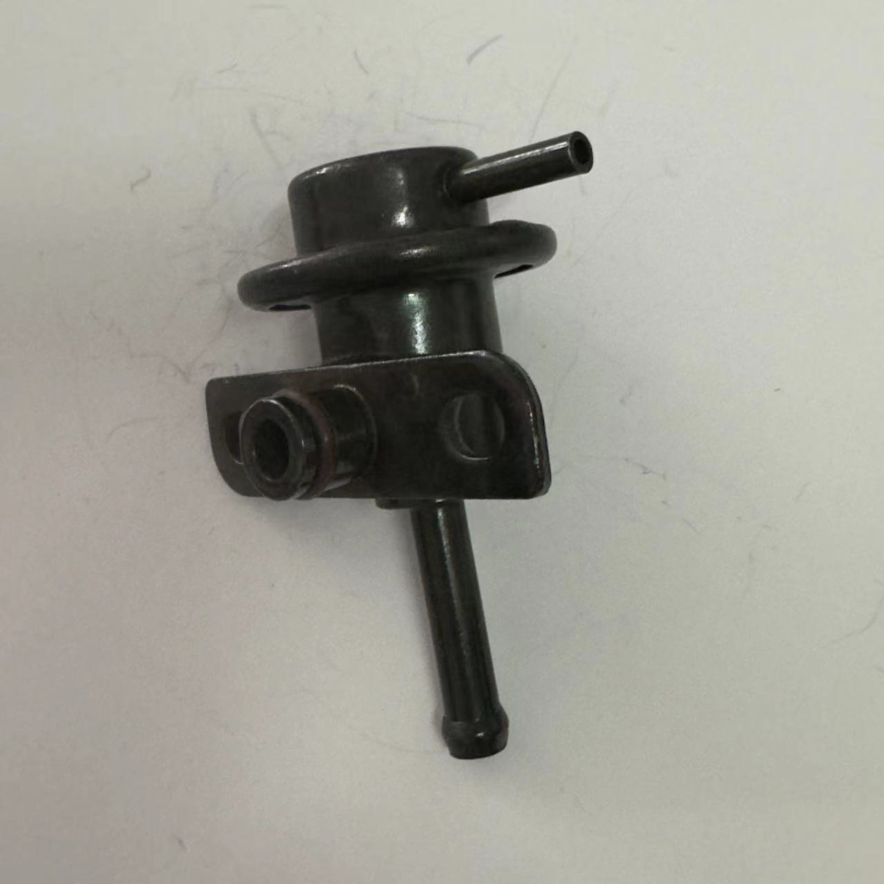 Auto Parts Fuel Pressure Regulator 23280-75020 23280-25020 for Toyota 4Runner RAV4