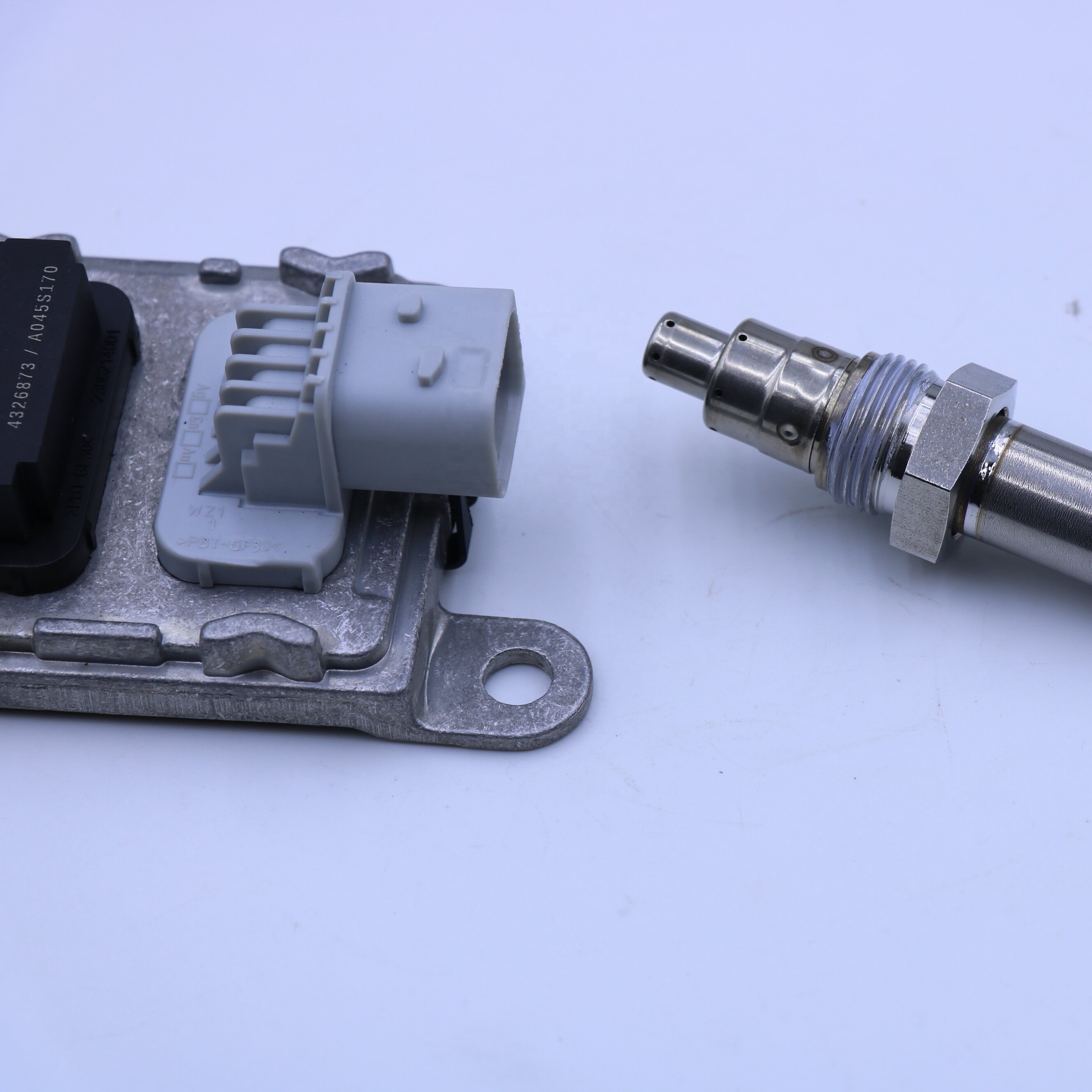Factory Directly New 5WK96742B Cummins Engine NOx Sensor 12V Nitrogen Oxide Sensor 4326873 2872948 5WK96742 for Trucks