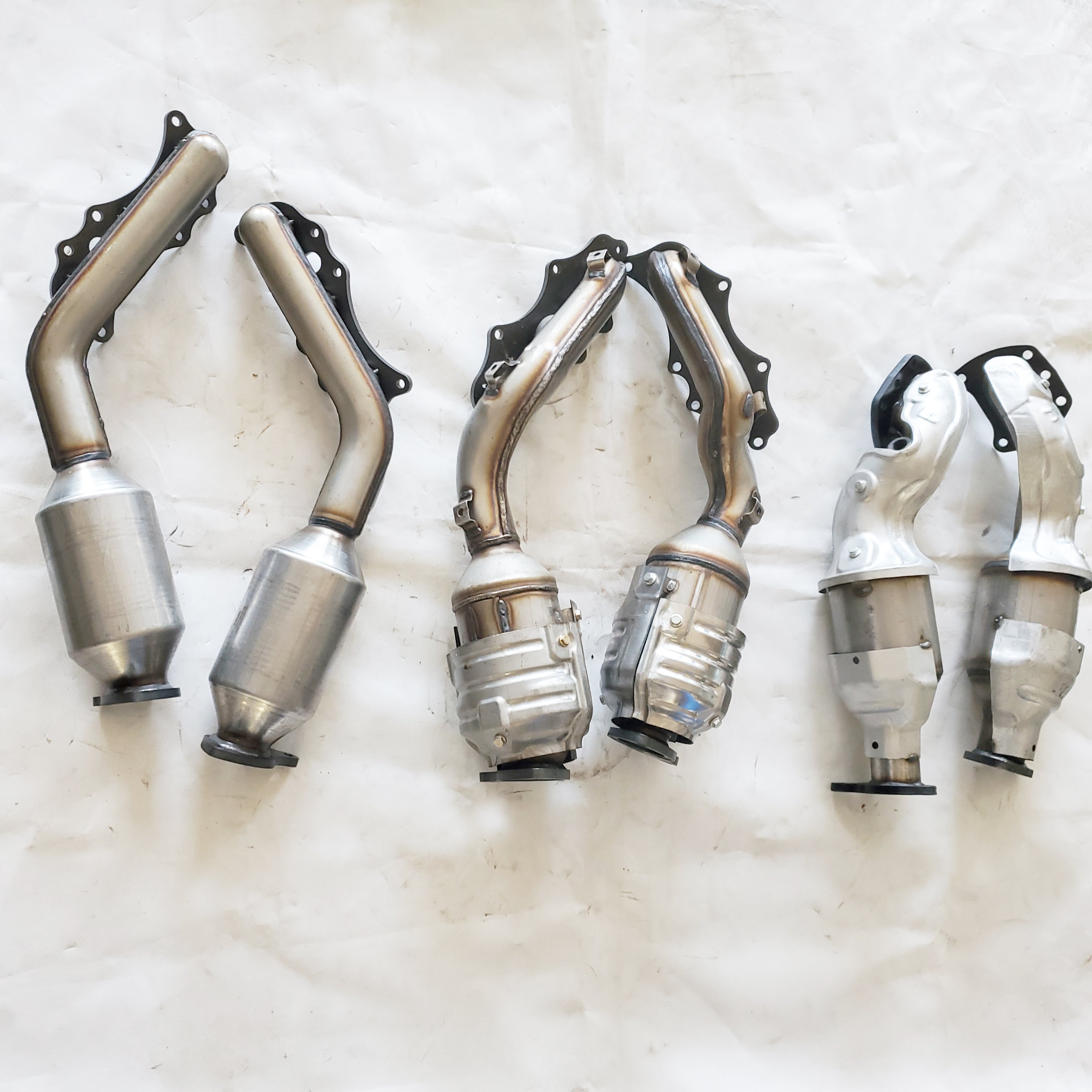 China Best Quality Universal Three Way Catalytic Converter for Toyota Land Cruiser Prado 4000 Catalyst