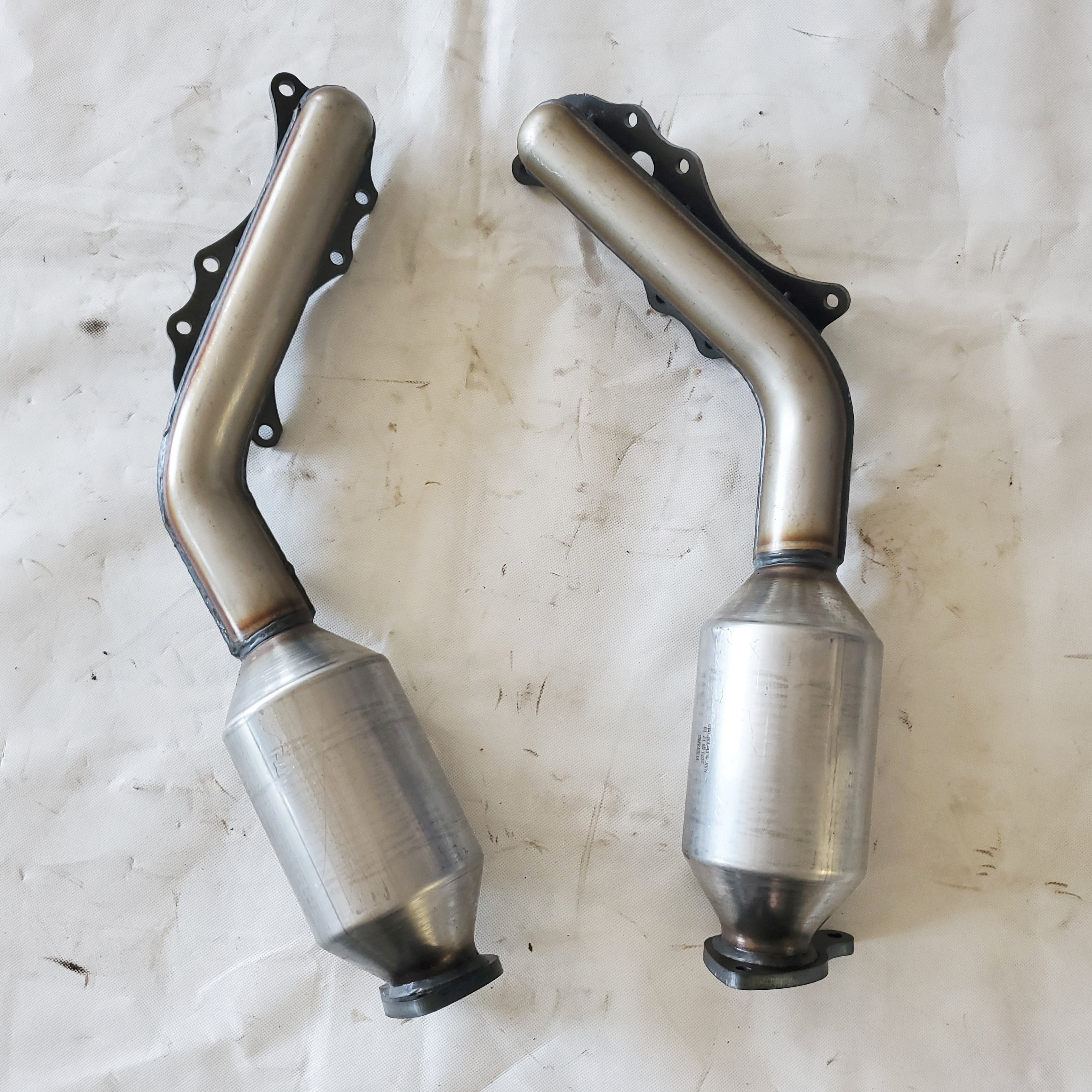 China Best Quality Universal Three Way Catalytic Converter for Toyota Land Cruiser Prado 4000 Catalyst