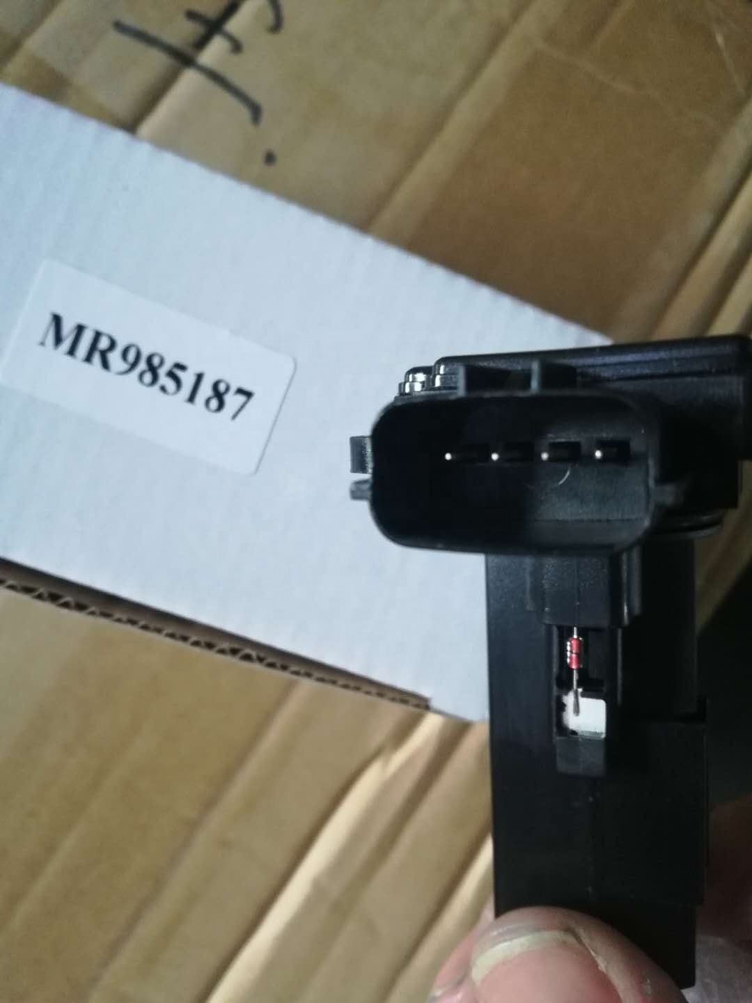 Made In China Mass Air Flow Meter Mr985187 For Mitsubishi Pbt Gf30 Colt Lancer