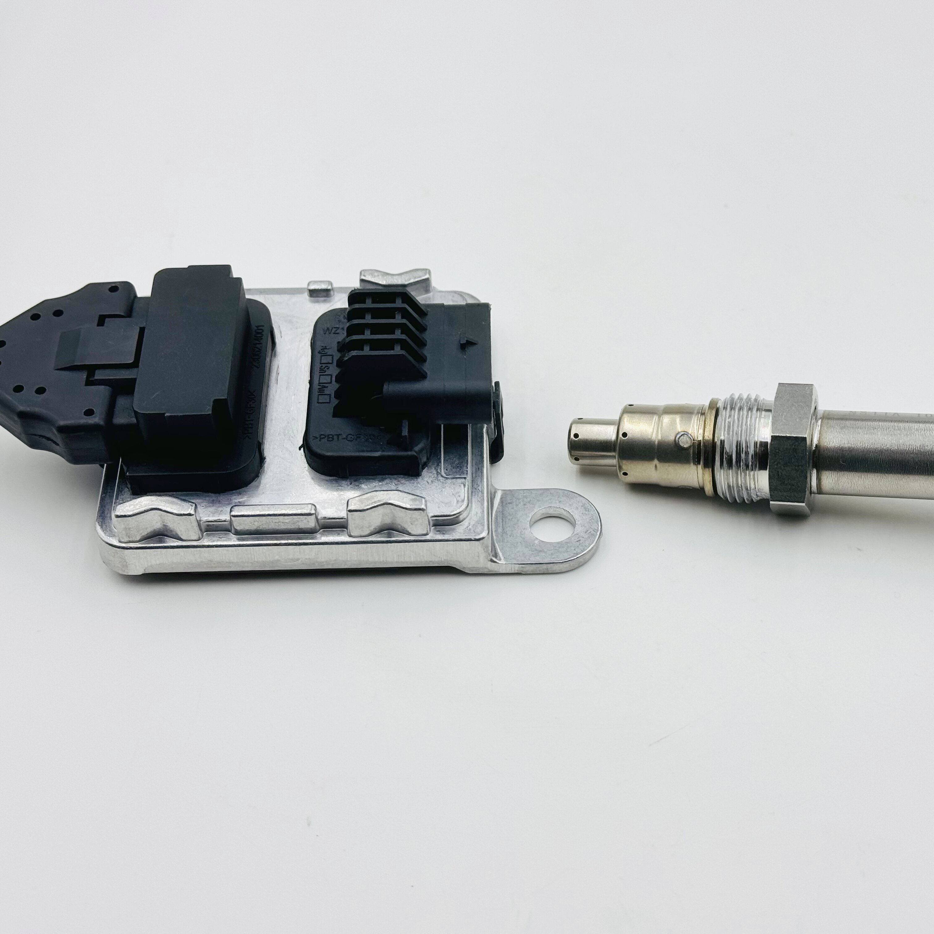 4326869 5WK96753A New Condition Nitrogen Oxide Sensor for Cummins 4326869RX 5WK96753B NOx Sensor