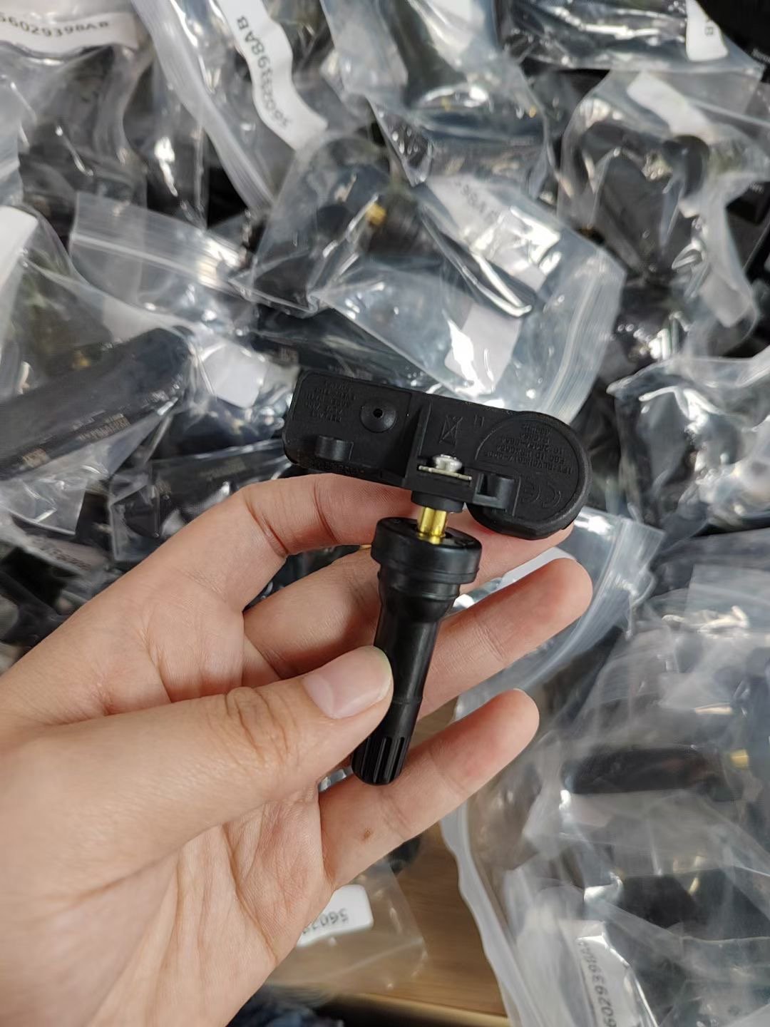 Auto Parts Engine TPMS Tire Pressure Monitoring Sensors 13586335 13598771 for Chevrolet/Cadillac/Buick/GMC